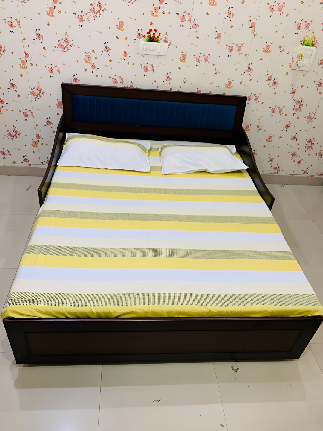 Innovative Edge Yellow & White Geometric Cotton 180 TC King Bedsheet with 2 Pillow Covers
Innovative Edge Yellow & White Geometric Cotton 180 TC King Bedsheet with 2 Pillow Covers