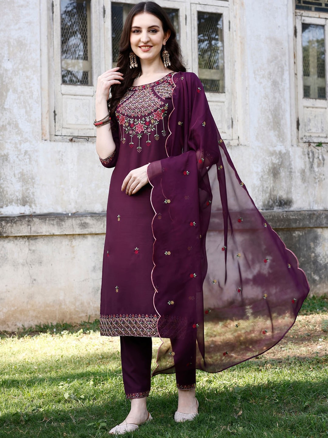 KALINI Floral Embroidered Thread Work Straight Kurta with Trousers & With Dupatta, Purple
KALINI Floral Embroidered Thread Work Straight Kurta with Trousers & With Dupatta, Purple
