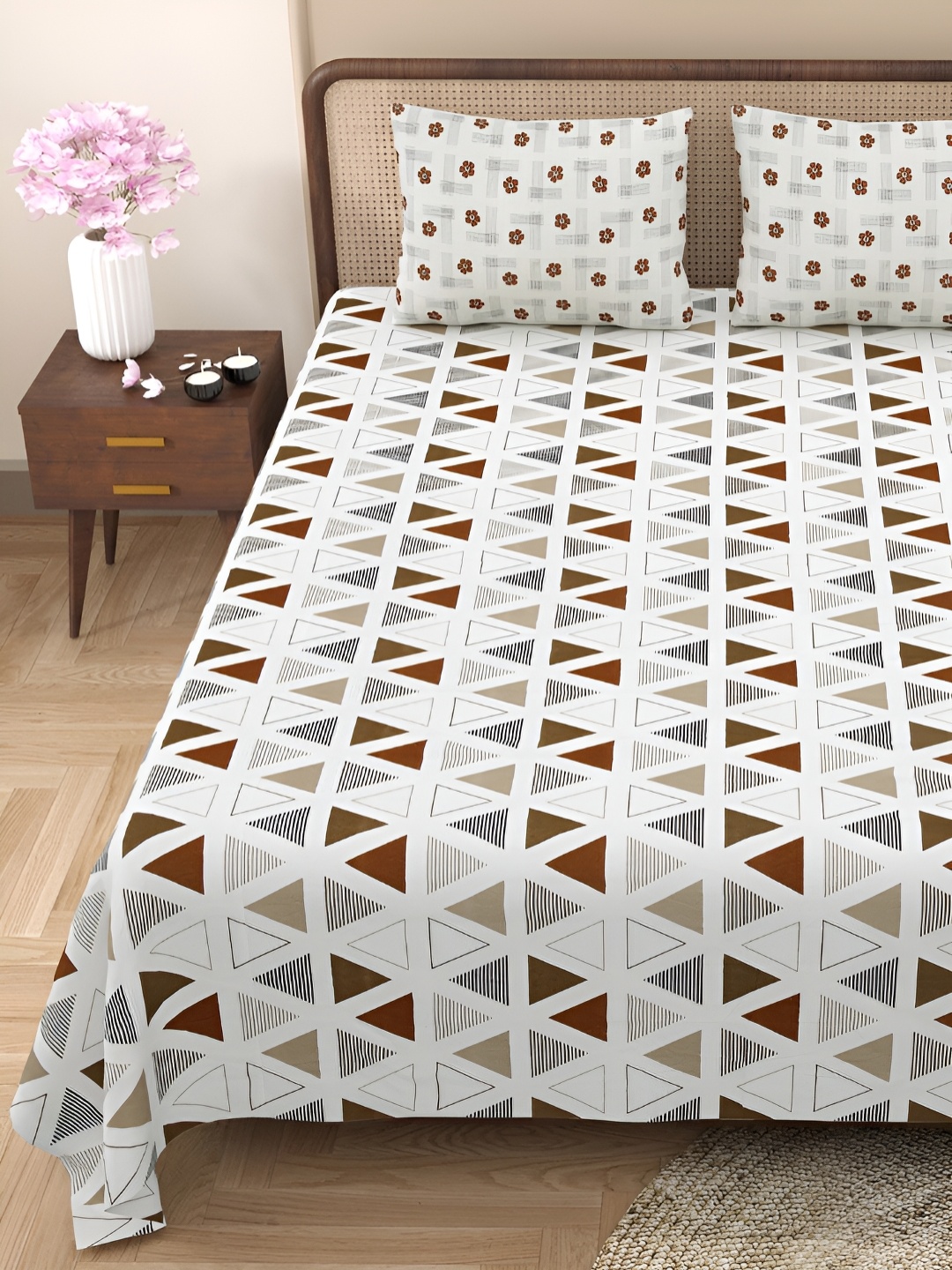 BELLA CASA Brown & White Geometric 180 TC Cotton Queen Bedsheet With 2 Pillow Covers
BELLA CASA Brown & White Geometric 180 TC Cotton Queen Bedsheet With 2 Pillow Covers