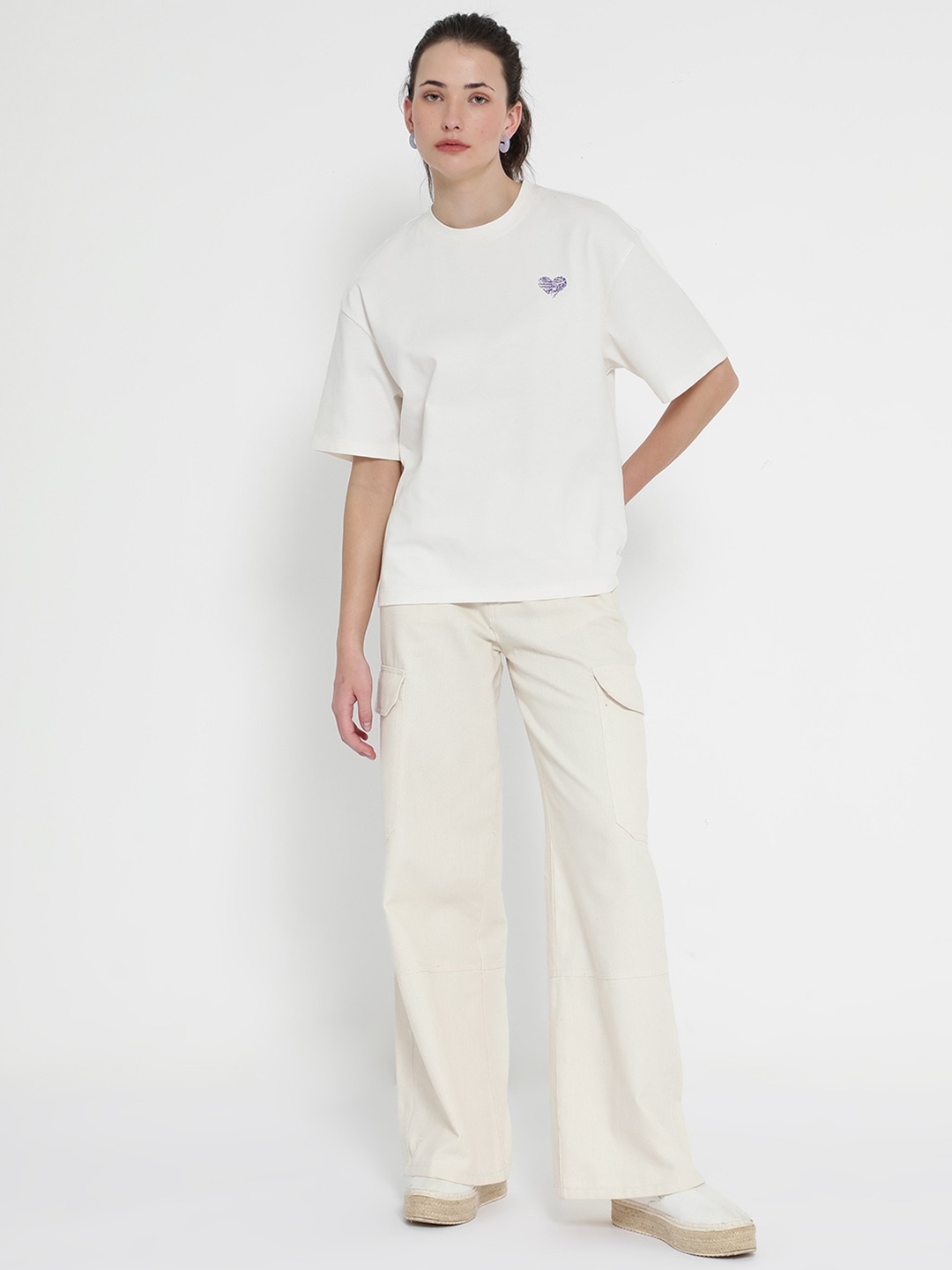 RAREISM ENRIQUE Round Neck Drop-Shoulder Sleeves Cotton Relaxed Fit T-shirt, Off white
RAREISM ENRIQUE Round Neck Drop-Shoulder Sleeves Cotton Relaxed Fit T-shirt, Off white