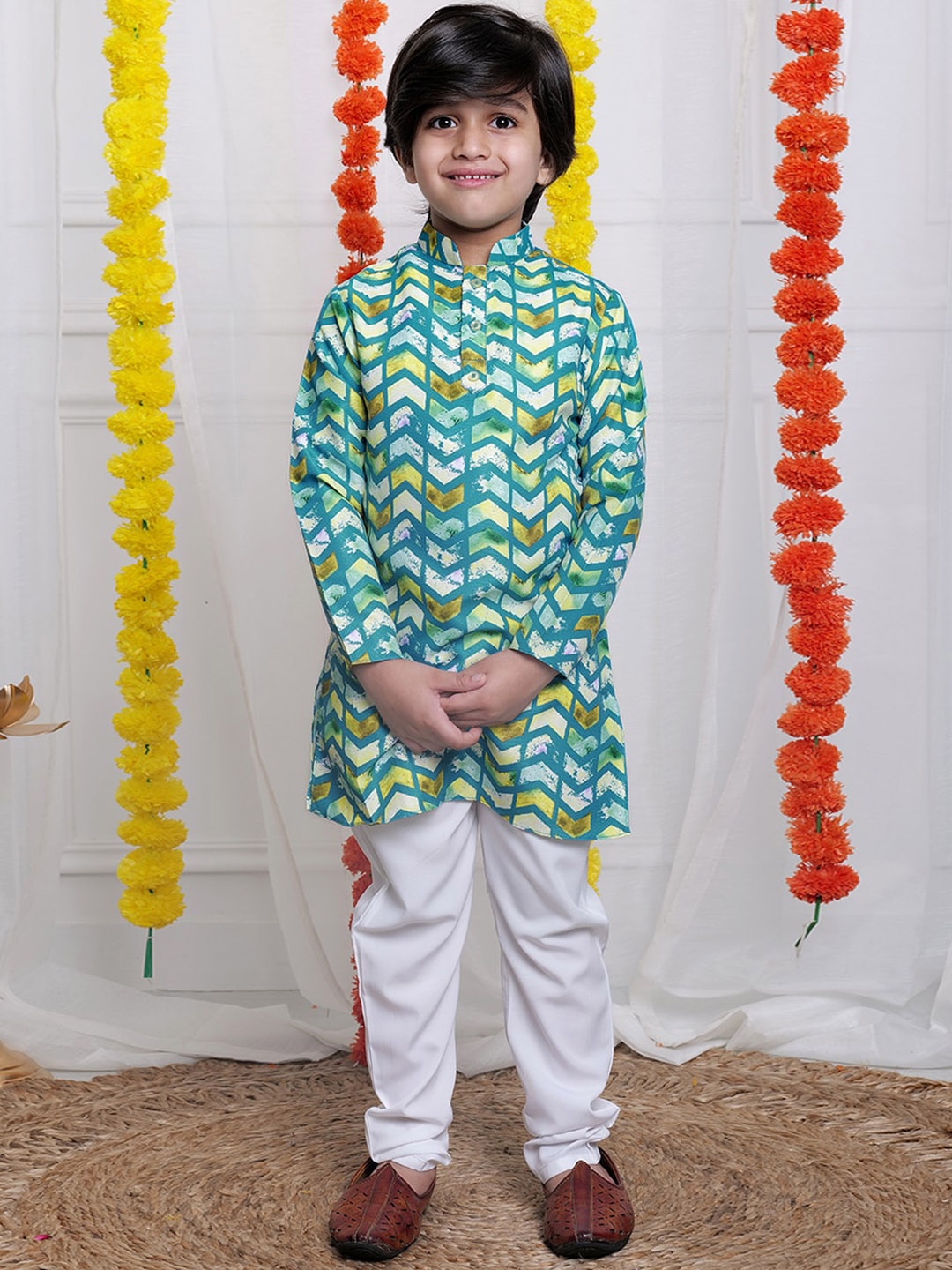 BAESD Boys Geometric Printed Mandarin Collar Above Knee Straight Kurta With Pyjama, Teal
BAESD Boys Geometric Printed Mandarin Collar Above Knee Straight Kurta With Pyjama, Teal