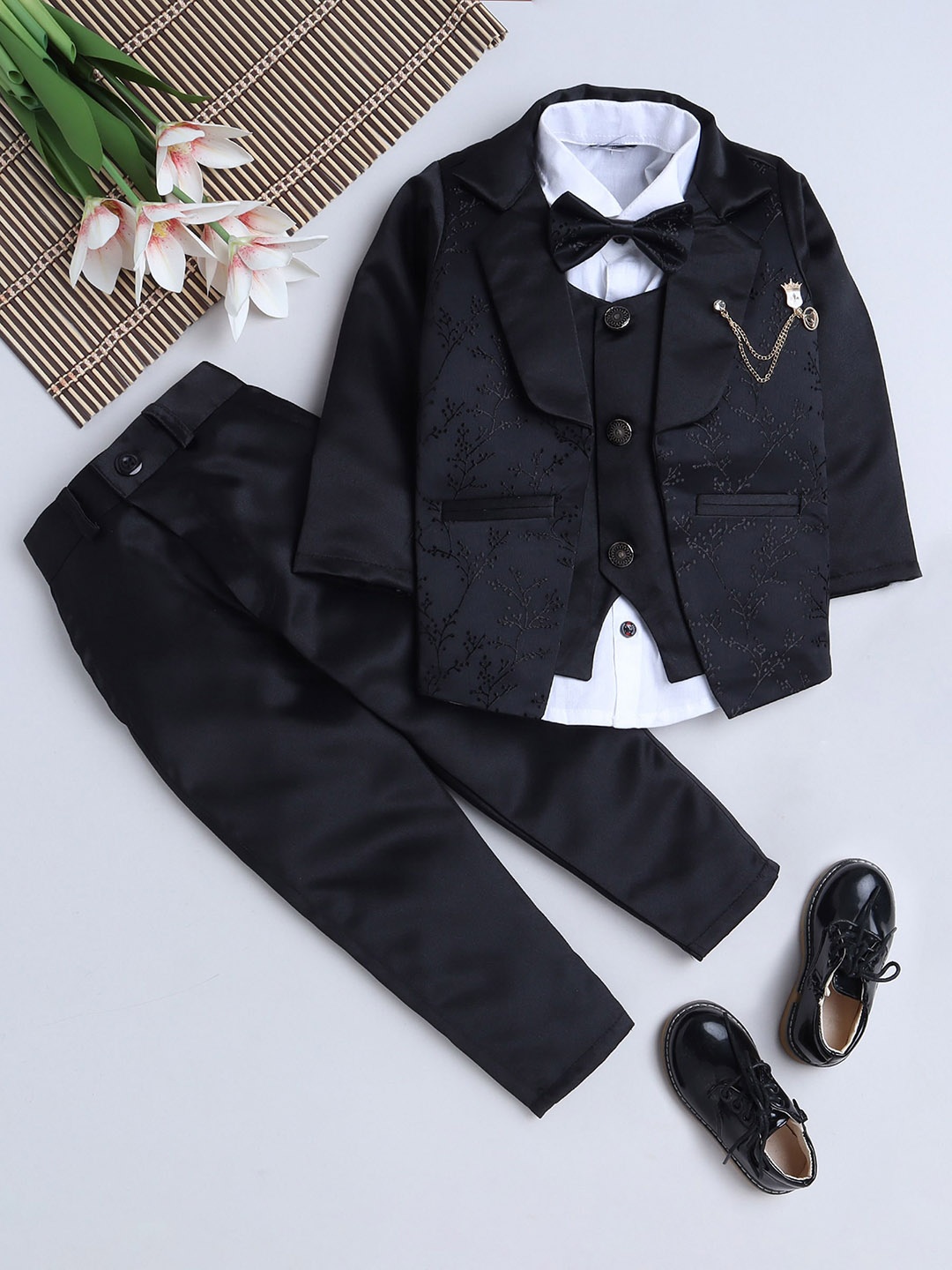 BAESD Boys Self Design Notched Lapel Long Sleeves Single-Breasted 3-Piece Suits, Black
BAESD Boys Self Design Notched Lapel Long Sleeves Single-Breasted 3-Piece Suits, Black