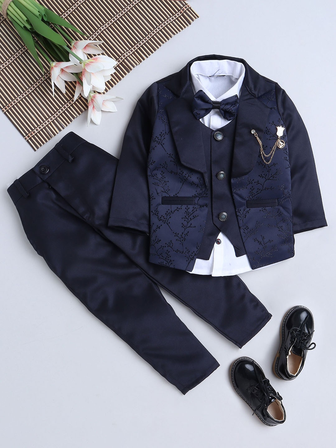 BAESD Boys Self Design Notched Lapel Long Sleeves Single-Breasted 3-Piece Suits, Navy blue
BAESD Boys Self Design Notched Lapel Long Sleeves Single-Breasted 3-Piece Suits, Navy blue