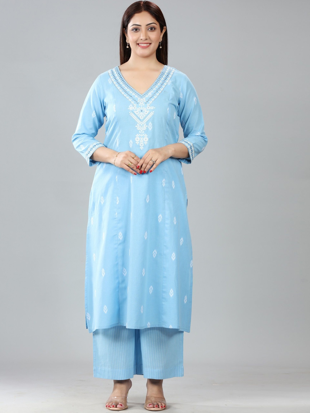 COTTON CULTURE Ethnic Motifs Embroidered V-Neck Pure Cotton Straight Kurta with Palazzos, Blue
COTTON CULTURE Ethnic Motifs Embroidered V-Neck Pure Cotton Straight Kurta with Palazzos, Blue