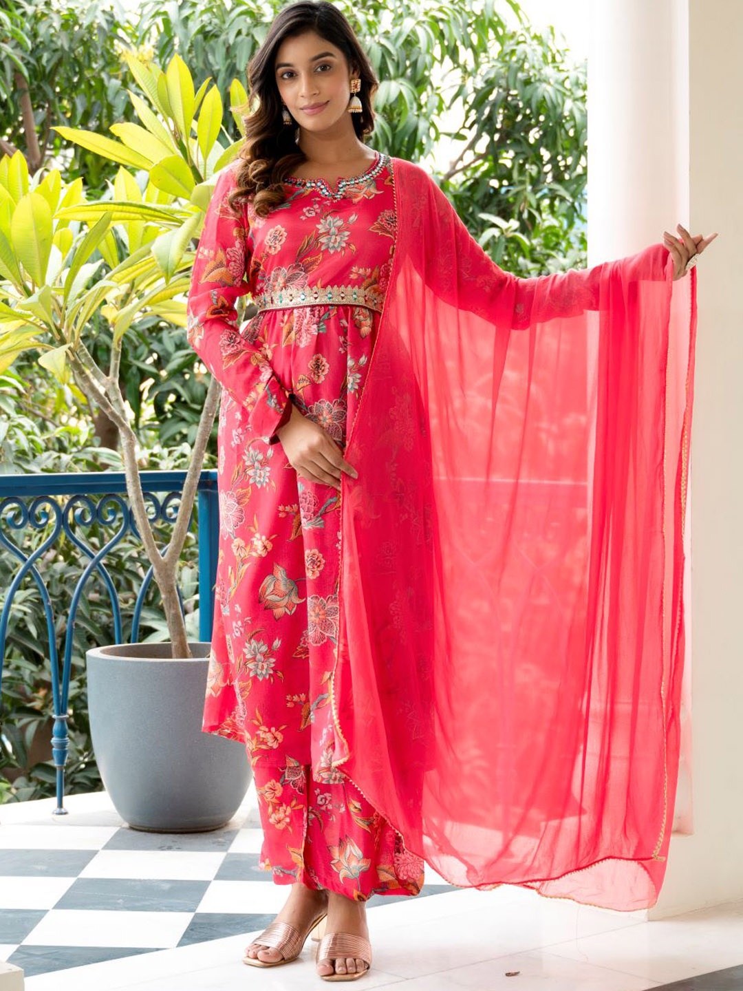 VASVI Floral Printed Regular Sequinned Pure Cotton Kurta with Palazzo & Dupatta, Pink
VASVI Floral Printed Regular Sequinned Pure Cotton Kurta with Palazzo & Dupatta, Pink