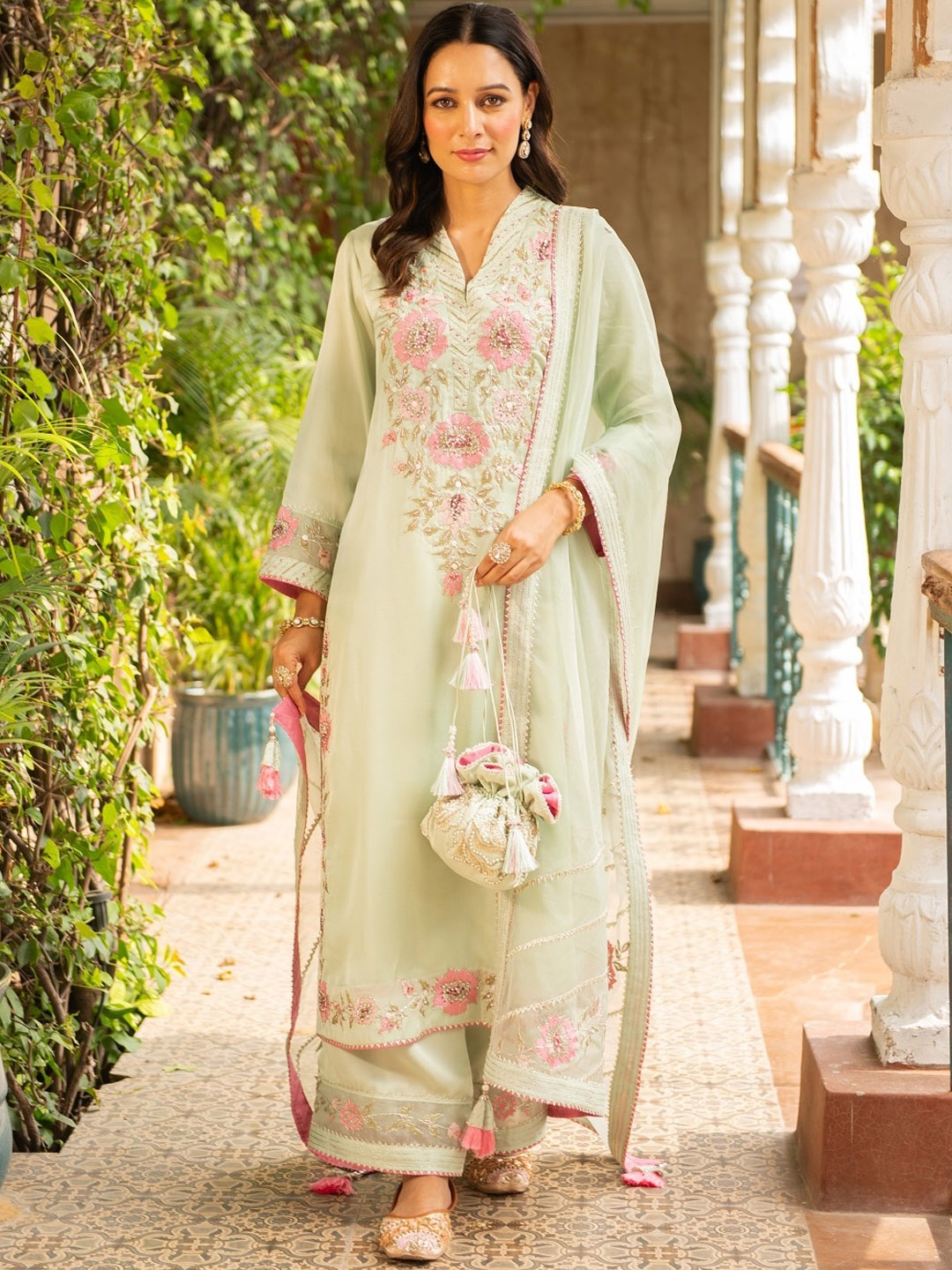 AJIESH OBEROI Floral Embroidered Regular Thread Work A-Line Kurta with Palazzos & With, Sea green
AJIESH OBEROI Floral Embroidered Regular Thread Work A-Line Kurta with Palazzos & With, Sea green
