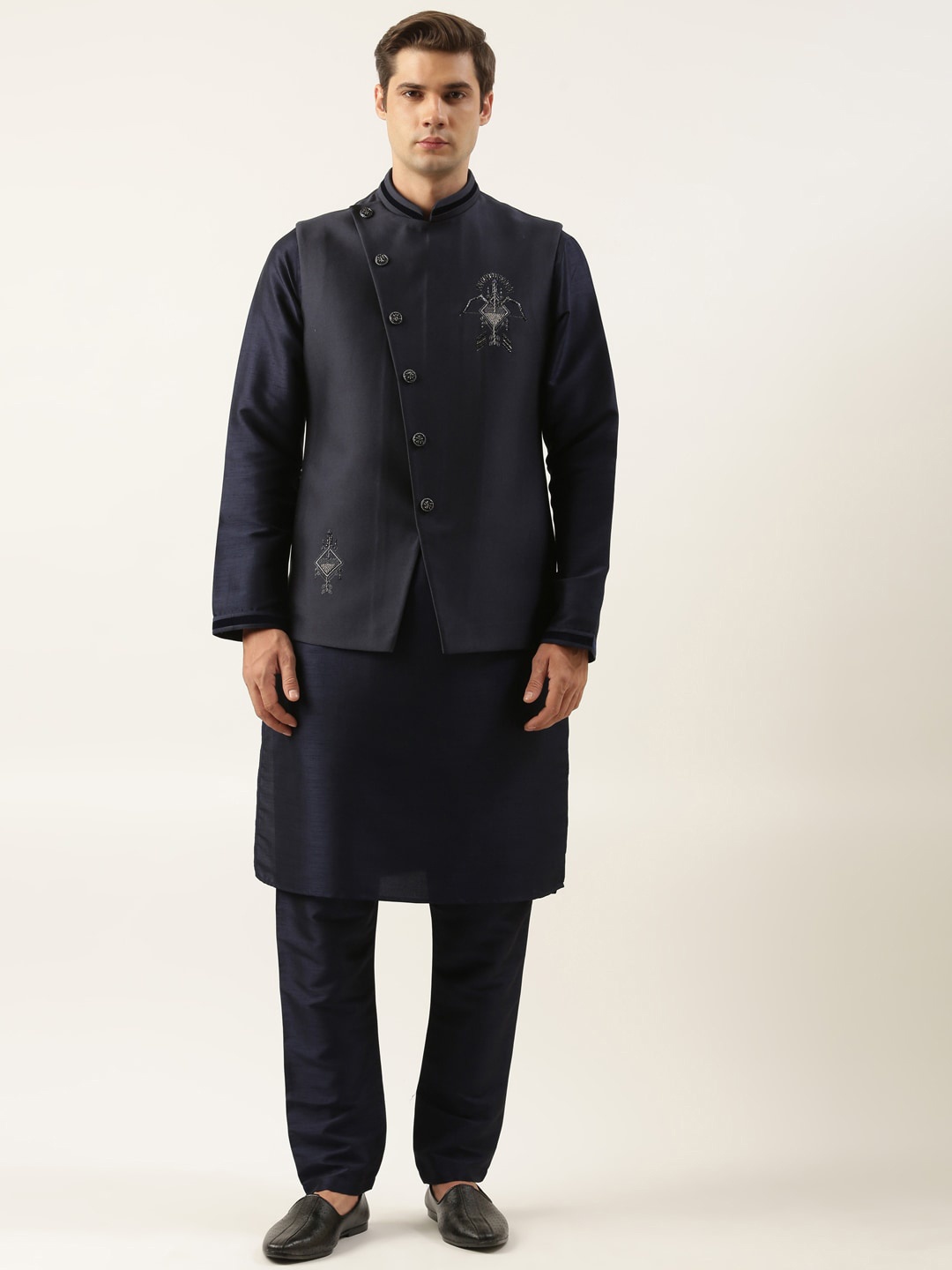 TheEthnic.Co Regular Long Sleeves Mandarin Collar Jacket Kurta with Pyjamas, Navy blue
TheEthnic.Co Regular Long Sleeves Mandarin Collar Jacket Kurta with Pyjamas, Navy blue