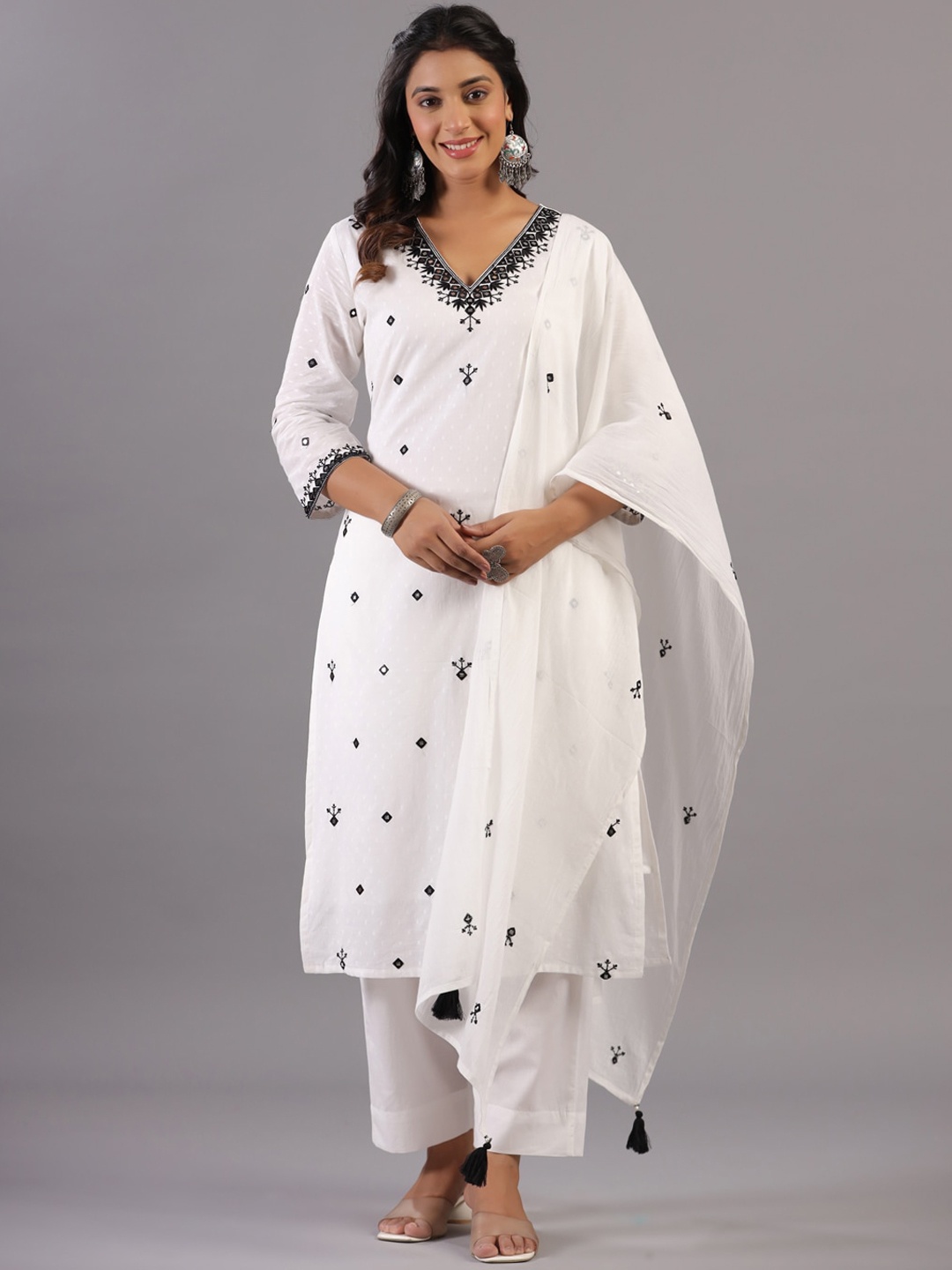 Amchoor Floral Embroidered Thread Work Pure Cotton Straight Kurta With Trousers & Dupatta, White
Amchoor Floral Embroidered Thread Work Pure Cotton Straight Kurta With Trousers & Dupatta, White