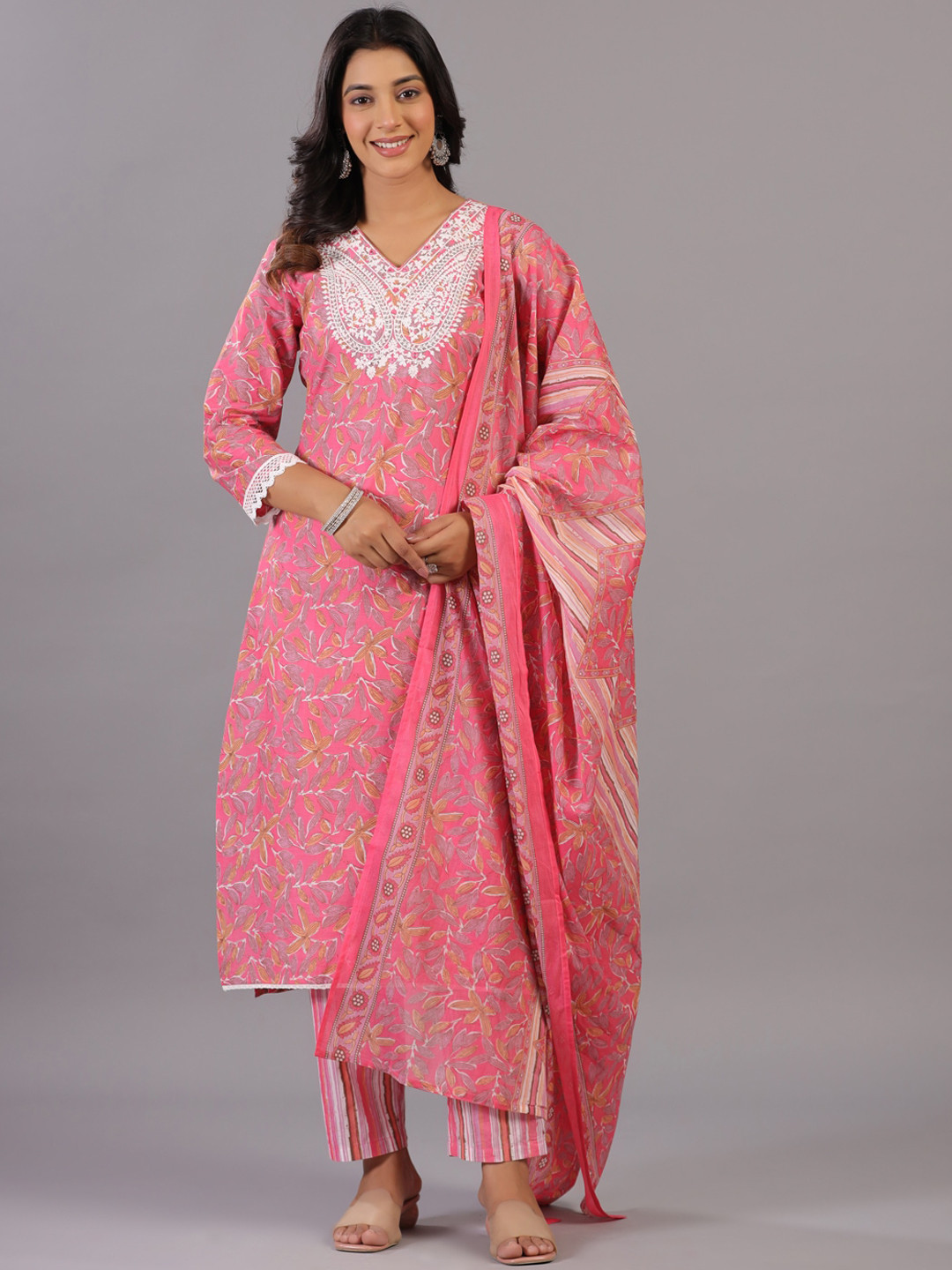 Amchoor Floral Printed Regular Thread Work Straight Kurta With Trousers & With Dupatta, Pink
Amchoor Floral Printed Regular Thread Work Straight Kurta With Trousers & With Dupatta, Pink