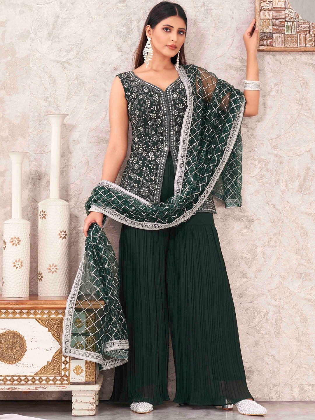 flaher Ethnic Motifs Embroidered Georgette Sleeveless Straight Kurti & Sharara & Dupatta, Green
flaher Ethnic Motifs Embroidered Georgette Sleeveless Straight Kurti & Sharara & Dupatta, Green