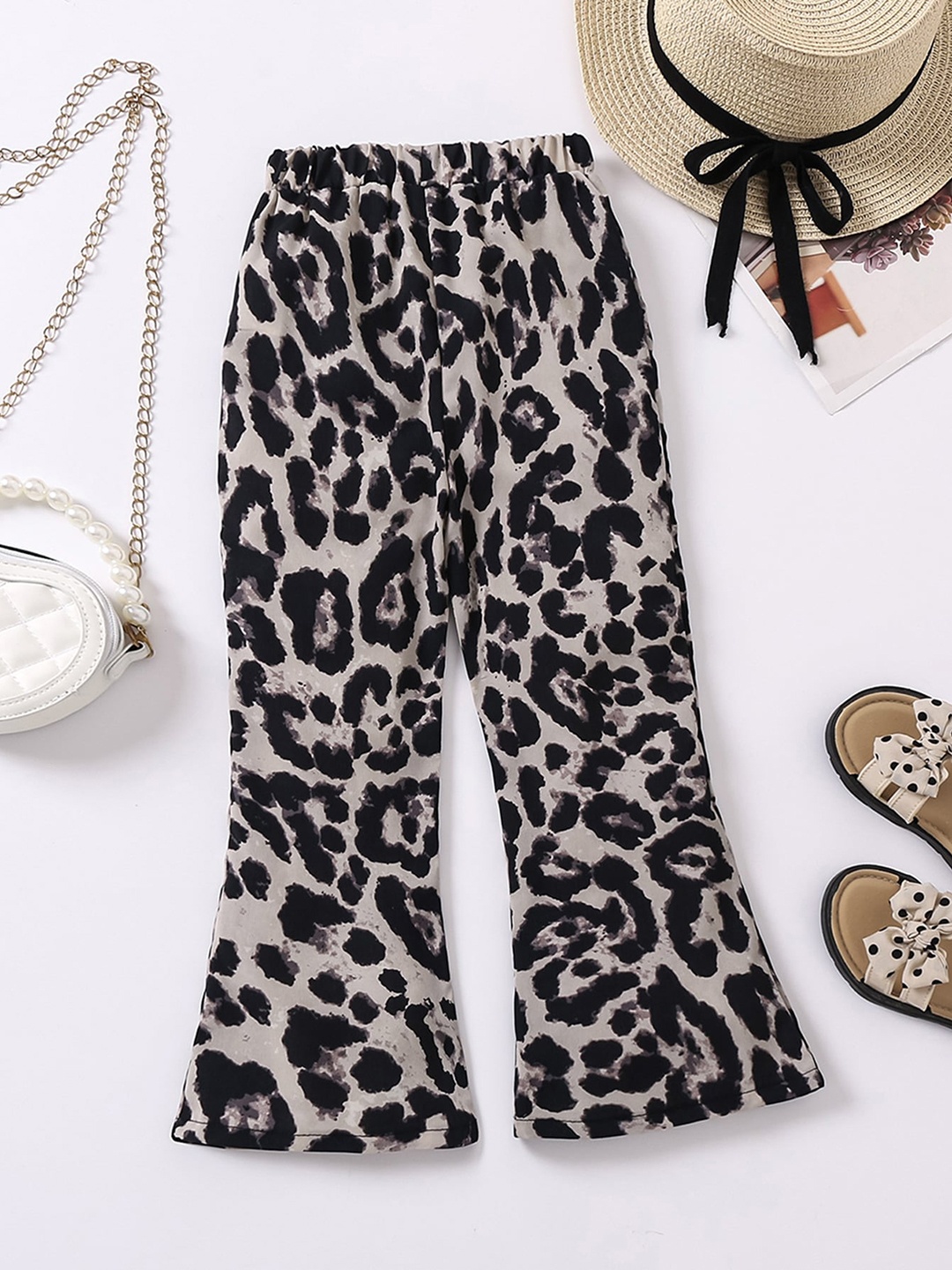 StyleCast x Revolte Girls Beige & Back Animal Printed Loose Fit Easy Wash Bootcut Trousers
StyleCast x Revolte Girls Beige & Back Animal Printed Loose Fit Easy Wash Bootcut Trousers