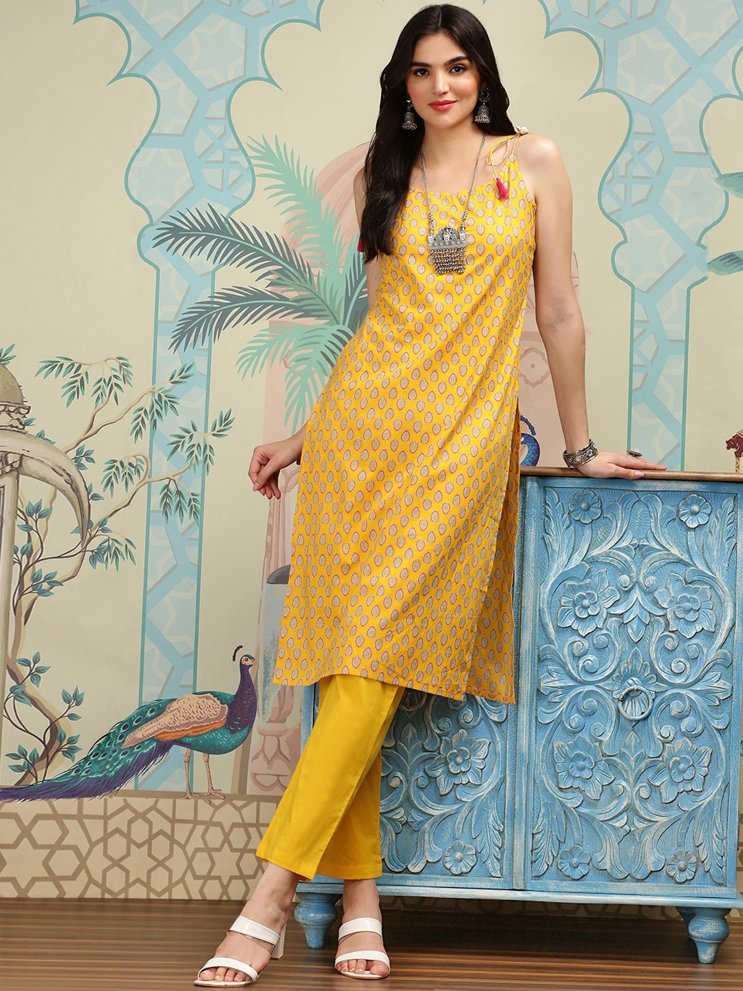 Ishin Floral Printed Shoulder Straps Pure Cotton Straight Kurta with Trousers, Yellow
Ishin Floral Printed Shoulder Straps Pure Cotton Straight Kurta with Trousers, Yellow