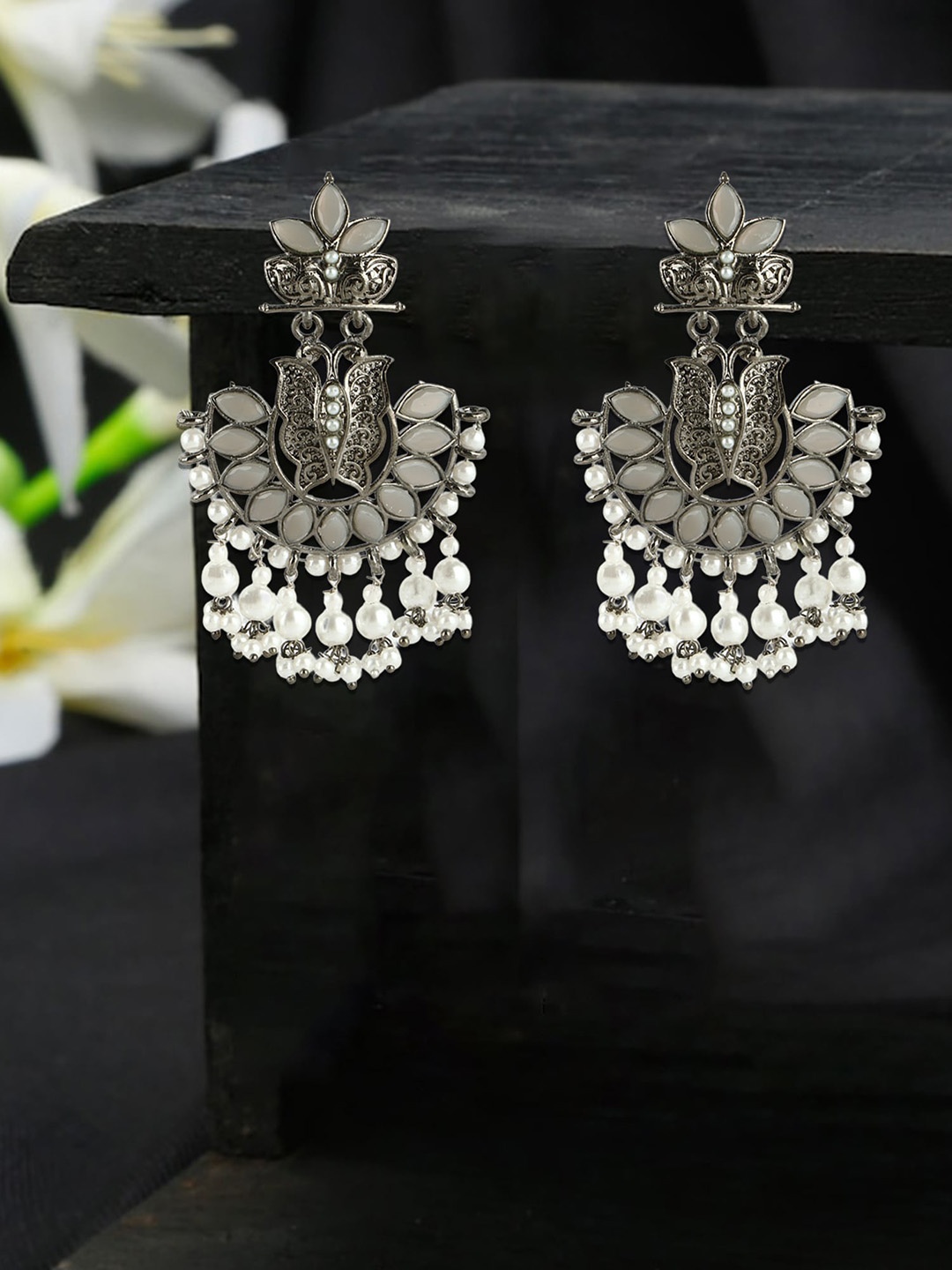 Adwitiya Collection Silver-Plated Stones Studded & Beads Beaded Classic Chandbalis
Adwitiya Collection Silver-Plated Stones Studded & Beads Beaded Classic Chandbalis