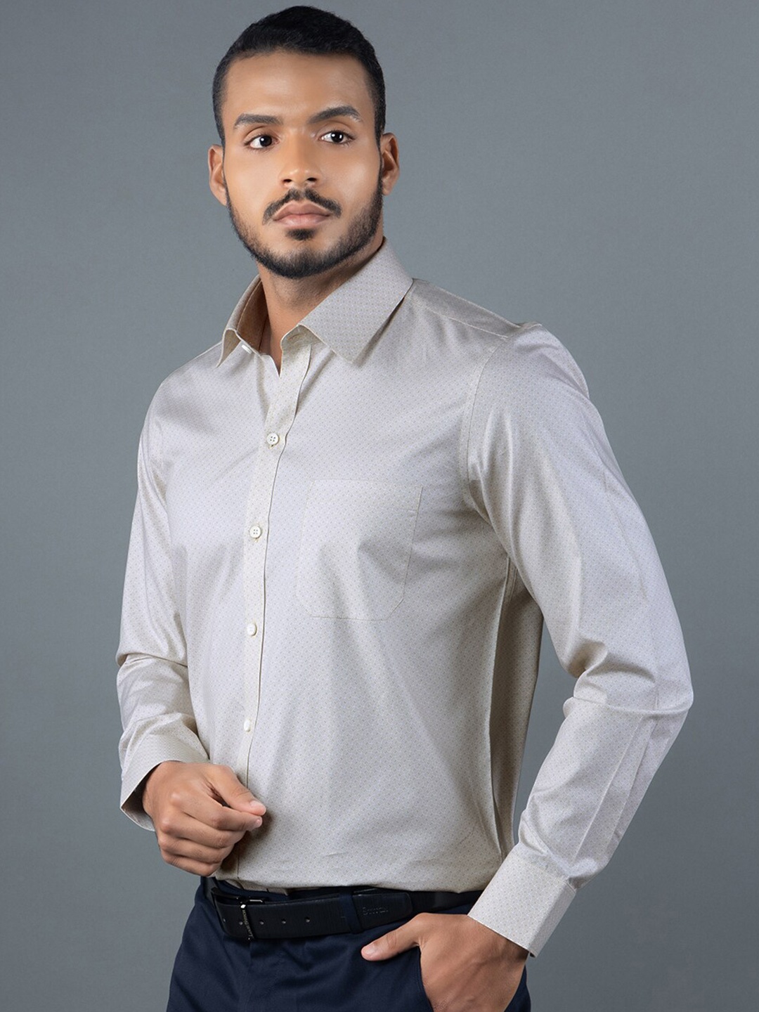 LOUIS STITCH Comfort Micro Ditsy Printed Cutaway Collar Pure Cotton Formal Shirt, Beige
LOUIS STITCH Comfort Micro Ditsy Printed Cutaway Collar Pure Cotton Formal Shirt, Beige
