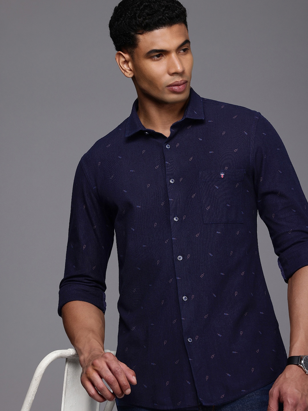 Louis Philippe Jeans Pure Cotton Slim Fit Opaque Printed Casual Shirt, Navy blue
Louis Philippe Jeans Pure Cotton Slim Fit Opaque Printed Casual Shirt, Navy blue