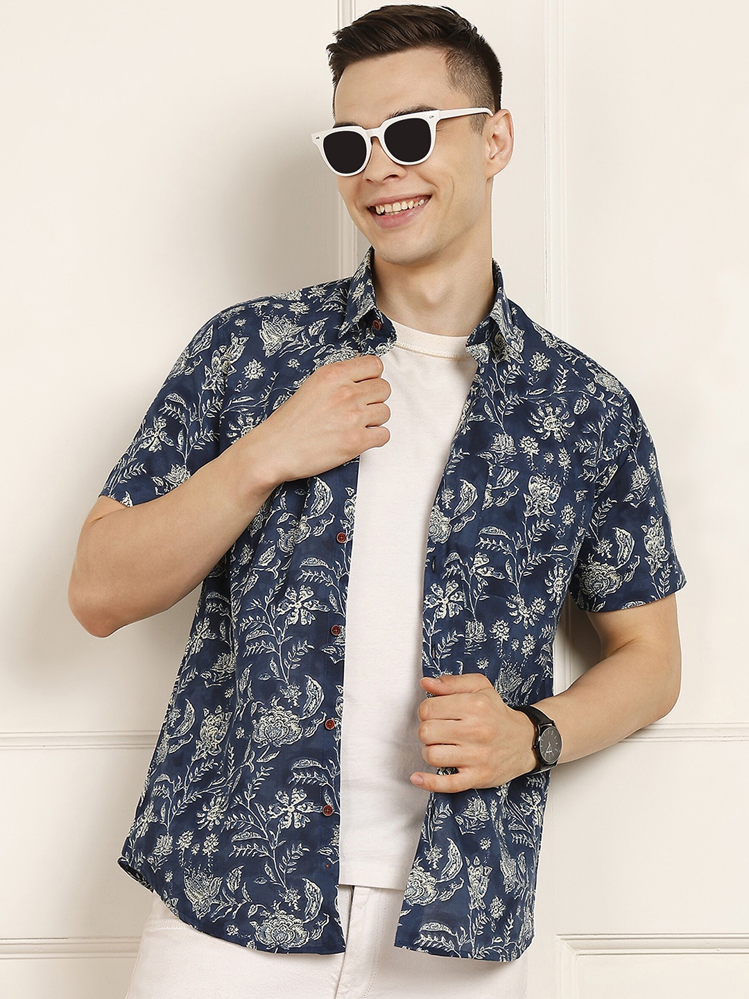 FUBAR Ethnic Motifs Printed Spread Collar Classic Slim Fit Cotton Casual Shirt, Navy blue
FUBAR Ethnic Motifs Printed Spread Collar Classic Slim Fit Cotton Casual Shirt, Navy blue
