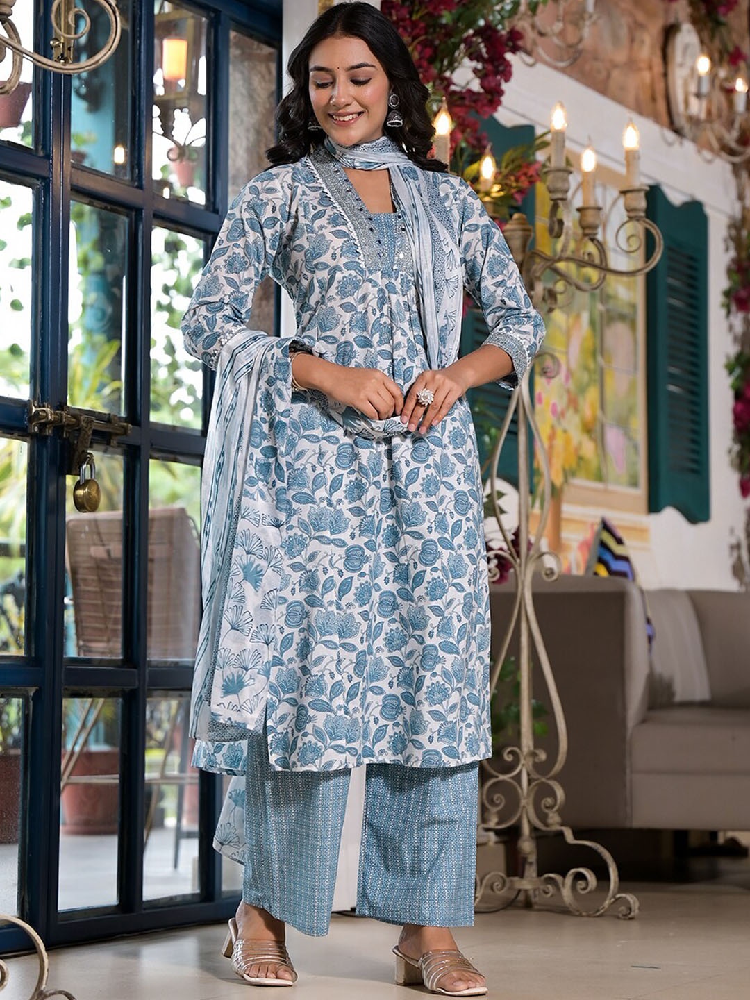 ROOHANIYAT Floral Printed Regular Pure Cotton Straight Kurta With Palazzos & With Dupatta, Blue
ROOHANIYAT Floral Printed Regular Pure Cotton Straight Kurta With Palazzos & With Dupatta, Blue