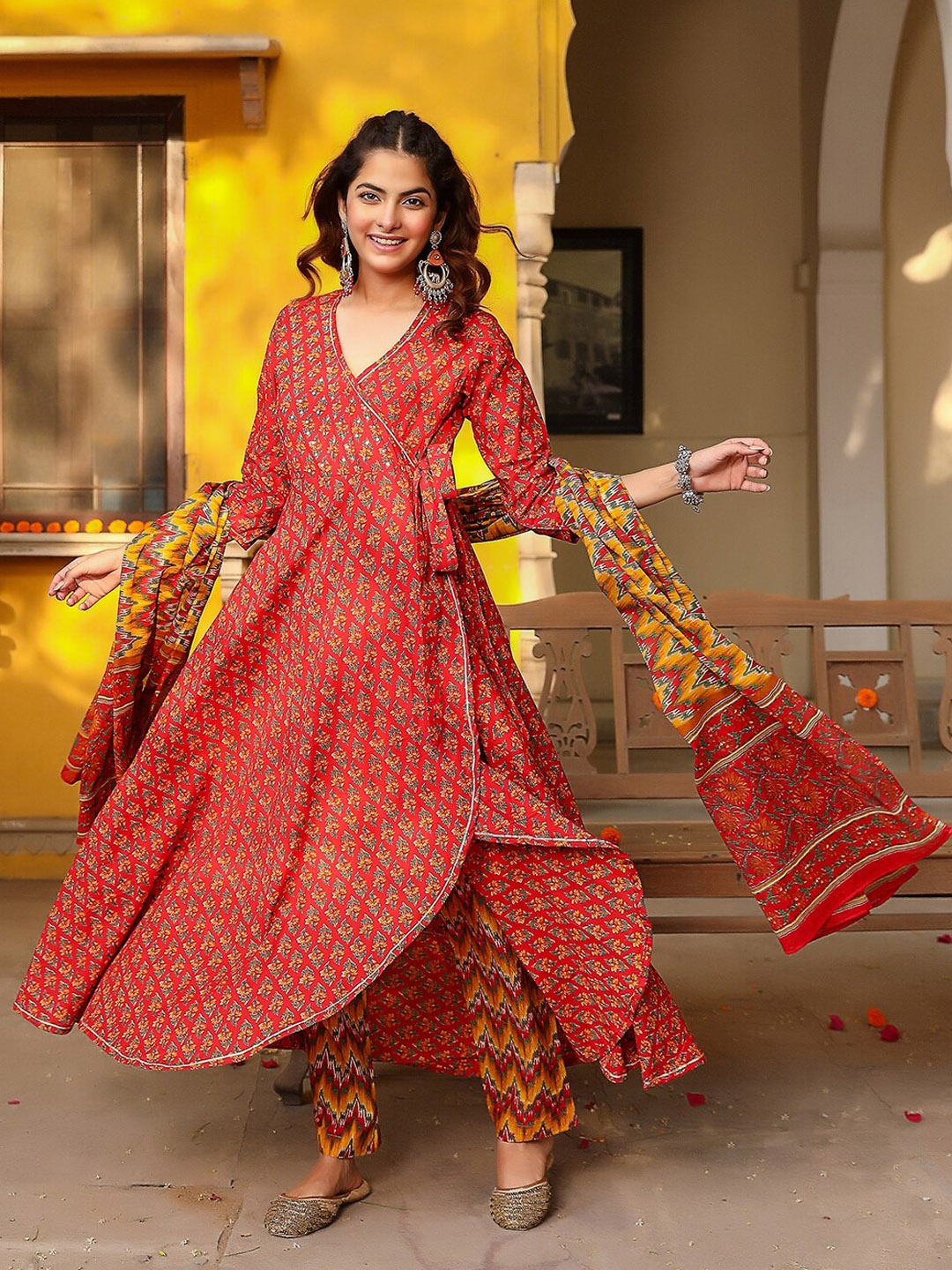 ROOHANIYAT Floral Printed Angrakha Gotta Patti Pure Cotton Kurta With Trouser & Dupatta, Red
ROOHANIYAT Floral Printed Angrakha Gotta Patti Pure Cotton Kurta With Trouser & Dupatta, Red