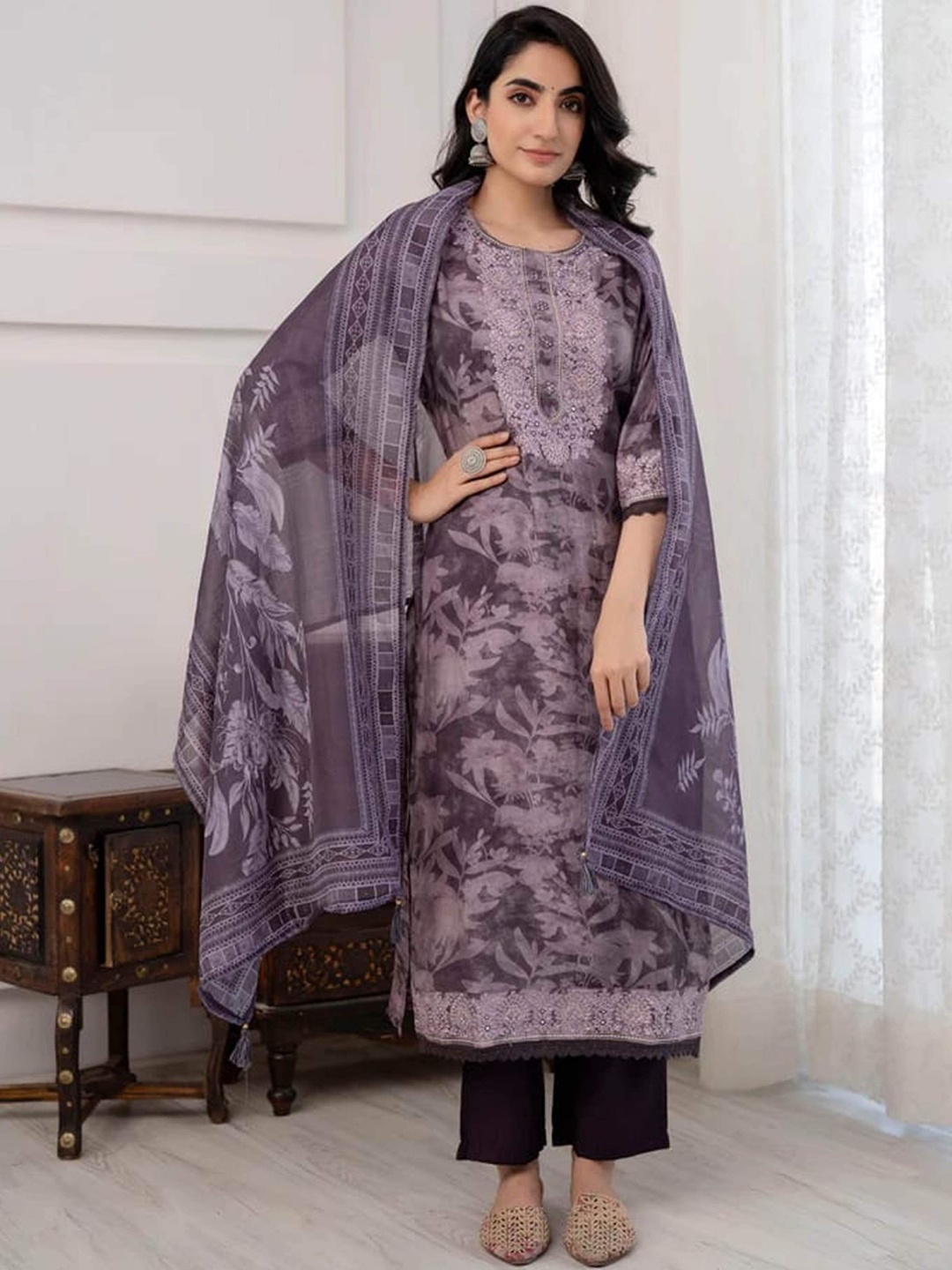 SK2 Fashion Round Neck Floral Regular Thread Work Pure Cotton Straight Kurta Set, Purple
SK2 Fashion Round Neck Floral Regular Thread Work Pure Cotton Straight Kurta Set, Purple