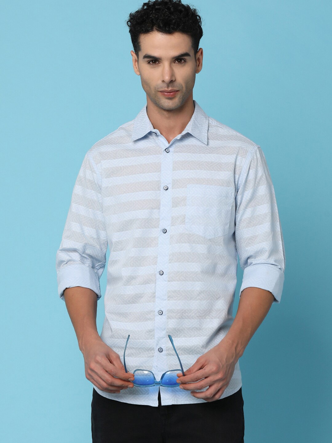 V-Mart Horizontal Stripes Long Sleeves Spread Collar Cotton Opaque Striped Casual Shirt, Blue
V-Mart Horizontal Stripes Long Sleeves Spread Collar Cotton Opaque Striped Casual Shirt, Blue