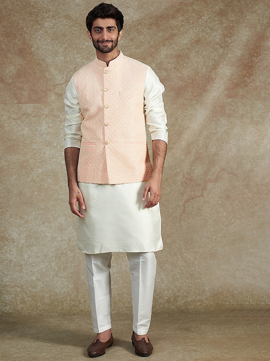 RNG Safawala Mandarin Collar Straight Kurta With Trouser & Self Design Jacket, Peach
RNG Safawala Mandarin Collar Straight Kurta With Trouser & Self Design Jacket, Peach