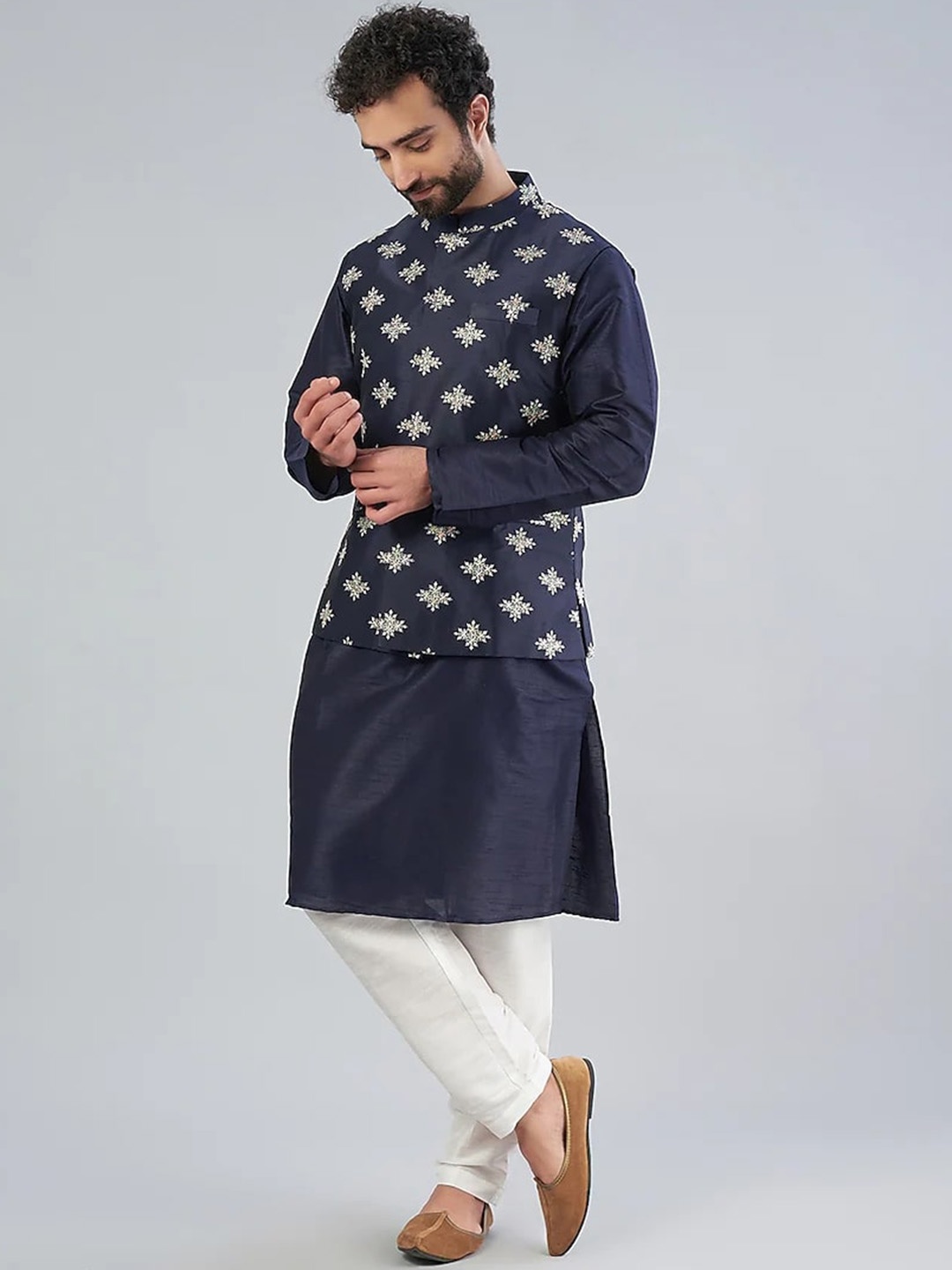 RNG Safawala Woven Design Mandarin Collar Long Sleeves Cotton Silk Kurta with Trousers, Blue
RNG Safawala Woven Design Mandarin Collar Long Sleeves Cotton Silk Kurta with Trousers, Blue