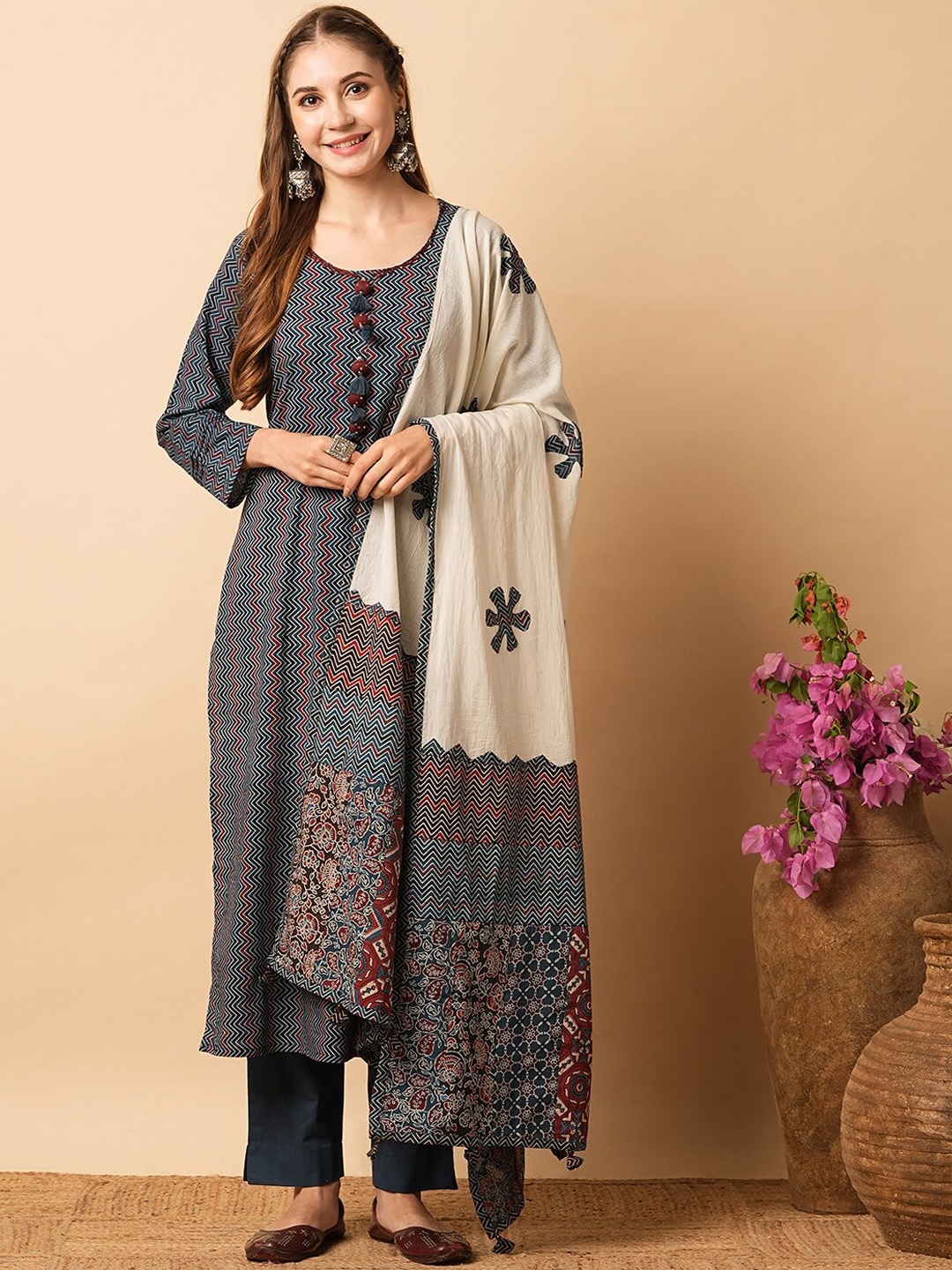FASHOR Chevron Printed Thread Work Pure Cotton Straight Kurta with Trousers & Dupatta, Blue
FASHOR Chevron Printed Thread Work Pure Cotton Straight Kurta with Trousers & Dupatta, Blue