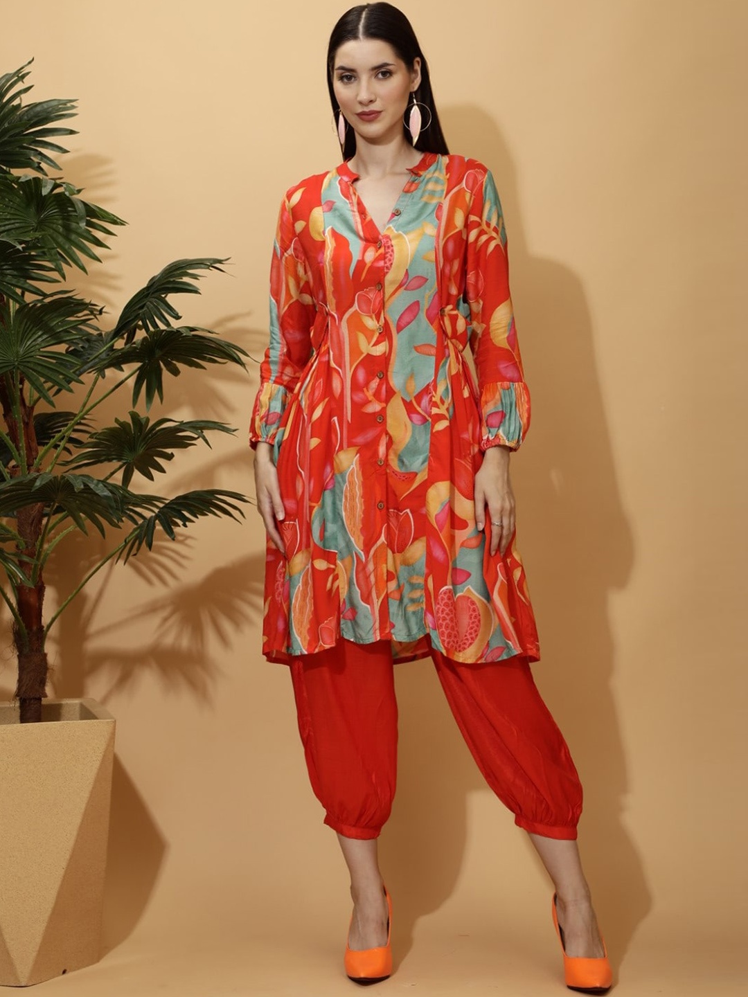 Laalzari Floral Printed Mandarin Collar Pure Silk Tunic With Flared Trousers, Orange
Laalzari Floral Printed Mandarin Collar Pure Silk Tunic With Flared Trousers, Orange