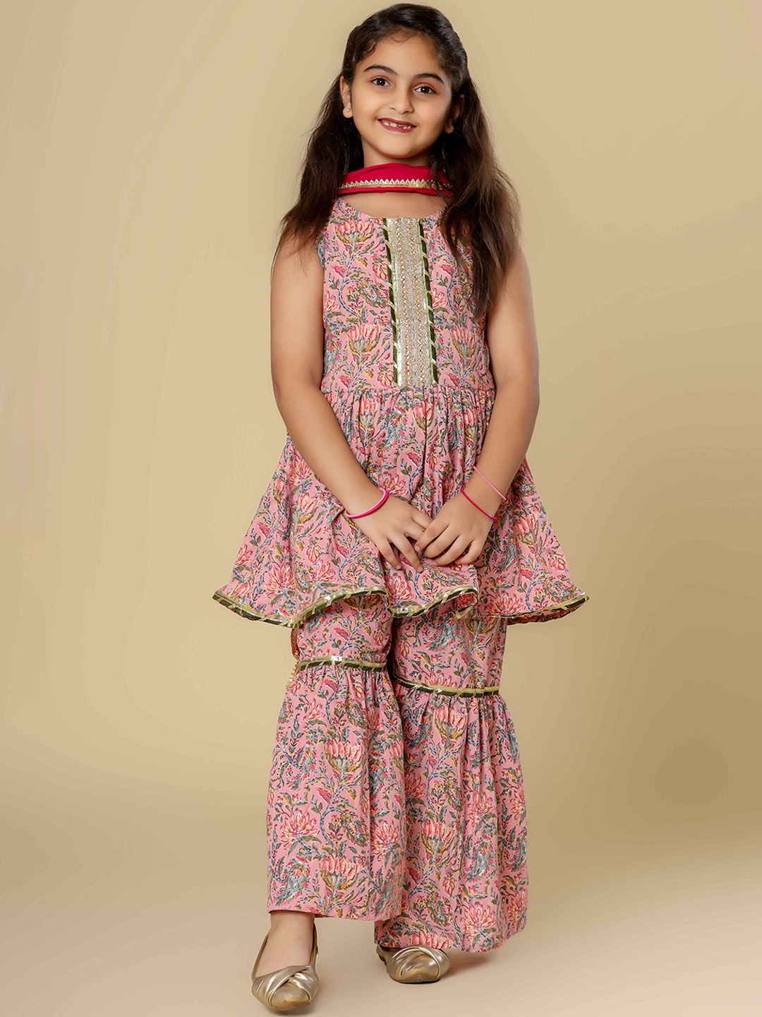 Cutiediva Girls Floral Printed Gotta Patti Pure Cotton Kurta with Sharara & With Dupatta, Pink
Cutiediva Girls Floral Printed Gotta Patti Pure Cotton Kurta with Sharara & With Dupatta, Pink