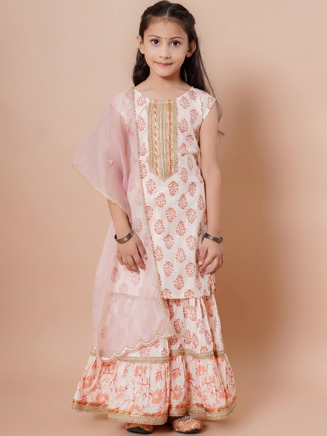 Cutiediva Girls Floral Printed Gotta Patti Pure Cotton Straight Kurta & Sharara & Dupatta, Pink
Cutiediva Girls Floral Printed Gotta Patti Pure Cotton Straight Kurta & Sharara & Dupatta, Pink