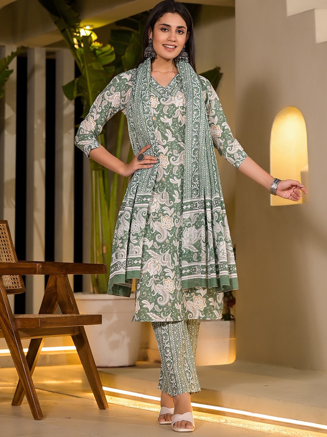 Yufta Paisley Printed Regular Sequinned Pure Cotton Kurta with Trousers & With Dupatta, Green
Yufta Paisley Printed Regular Sequinned Pure Cotton Kurta with Trousers & With Dupatta, Green