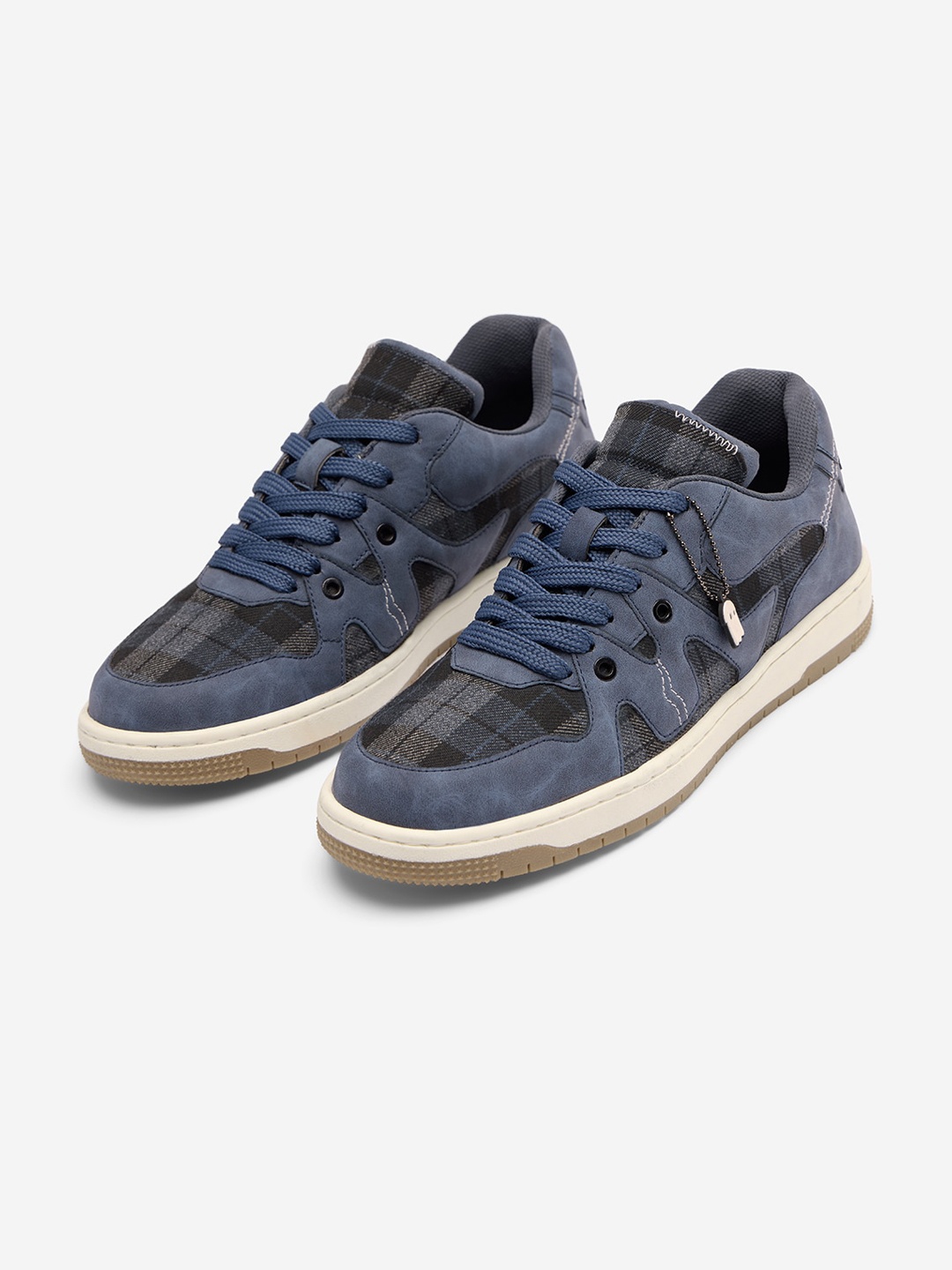 The Souled Store Men Textured Lightweight Comfort Insole Contrast Sole Sneakers, Blue
The Souled Store Men Textured Lightweight Comfort Insole Contrast Sole Sneakers, Blue