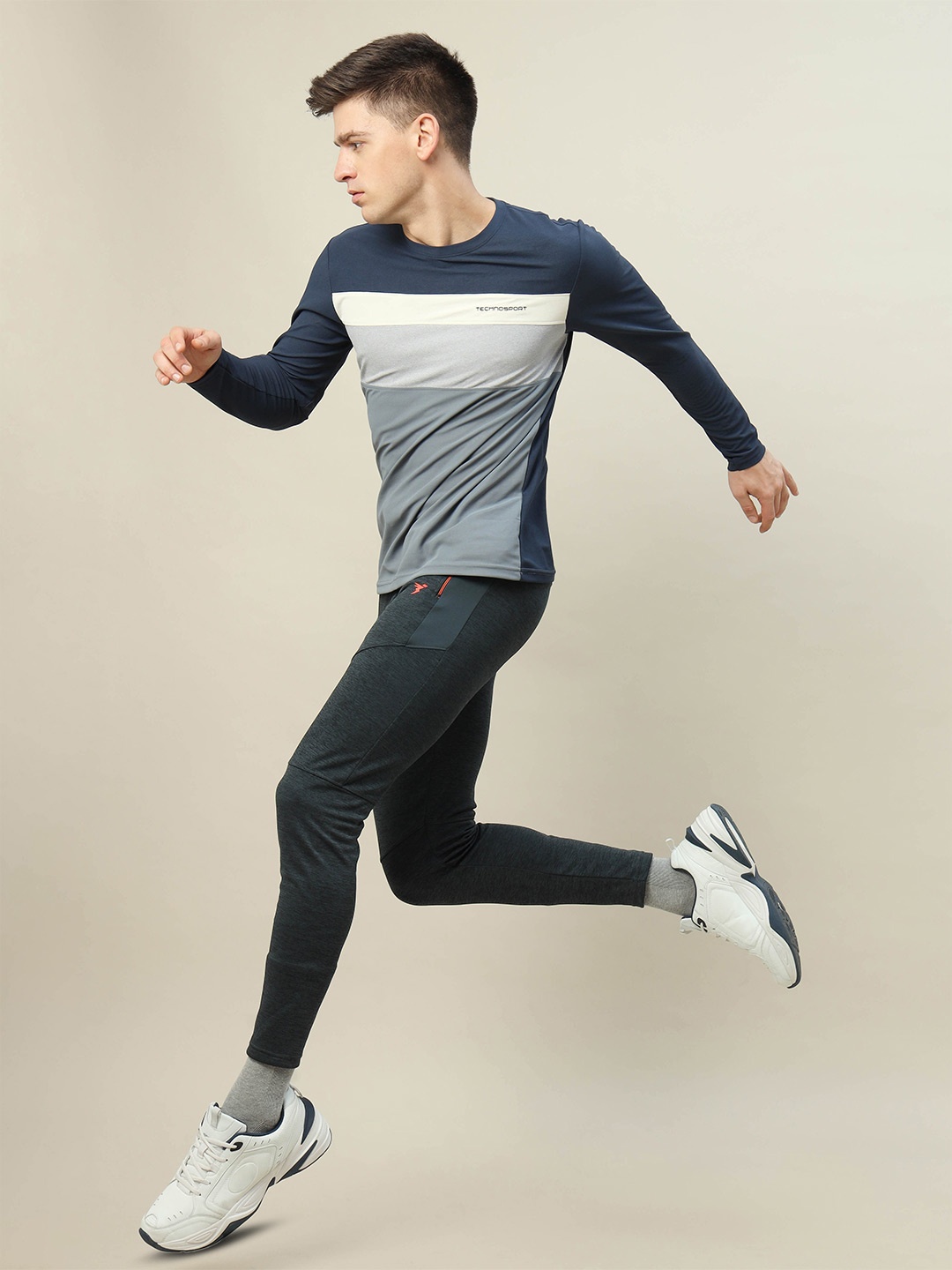 Technosport Colourblocked Crew Neck Long Sleeves MATPIQ & Rapid-Dry Slim Fit T-shirt, Navy blue
Technosport Colourblocked Crew Neck Long Sleeves MATPIQ & Rapid-Dry Slim Fit T-shirt, Navy blue