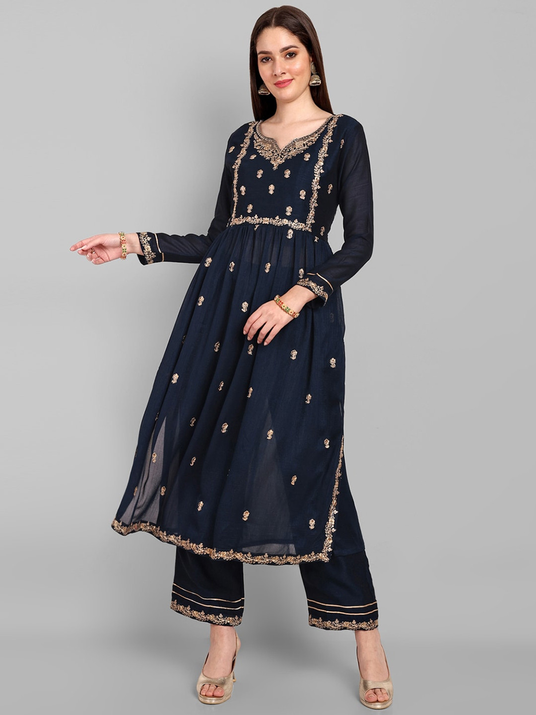 Yara Creation Ethnic Motifs Embroidered Regular Thread Work Pure Silk Kurta with Trousers, Blue
Yara Creation Ethnic Motifs Embroidered Regular Thread Work Pure Silk Kurta with Trousers, Blue