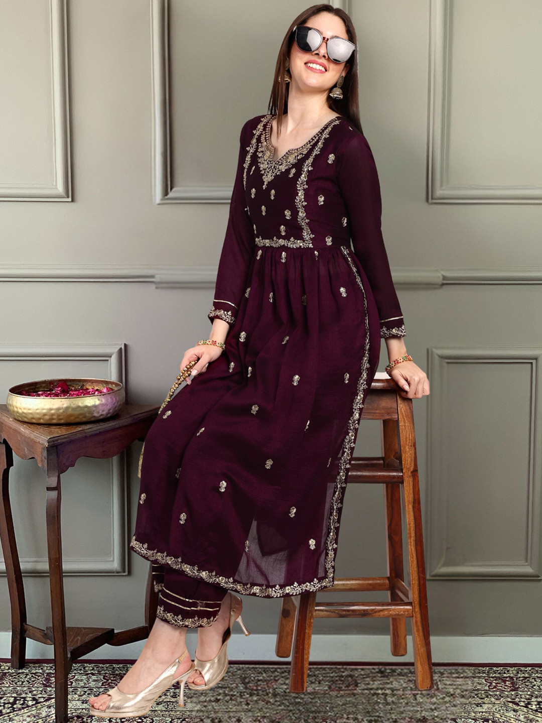 Momina Fashion Ethnic Motifs Embroidered Regular Thread Work Kurta with Trousers, Purple
Momina Fashion Ethnic Motifs Embroidered Regular Thread Work Kurta with Trousers, Purple