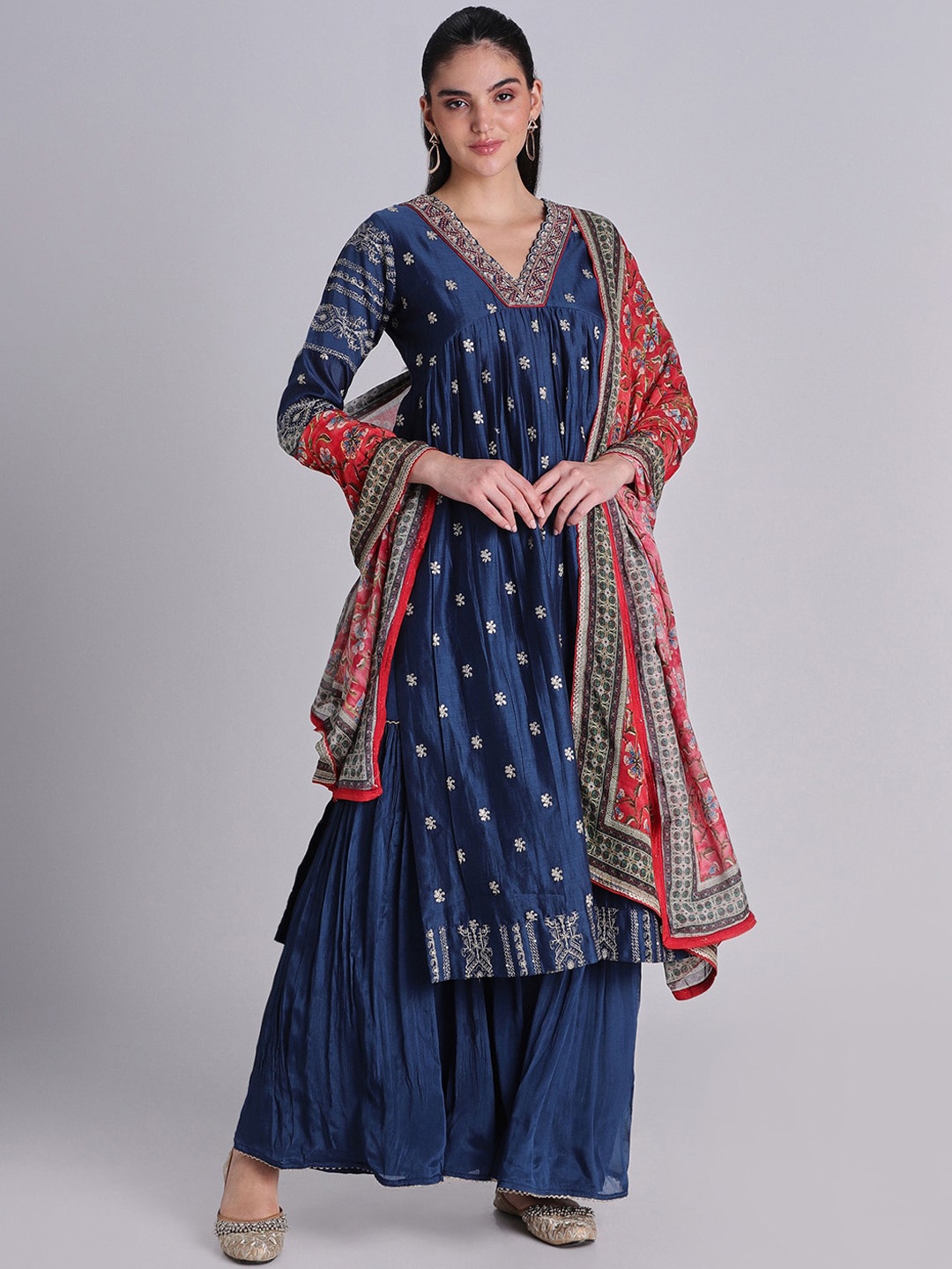 House Of Dharaa Ethnic Motifs Embroidered Pleated A-Line Kurta & Palazzos & Dupatta, Blue
House Of Dharaa Ethnic Motifs Embroidered Pleated A-Line Kurta & Palazzos & Dupatta, Blue