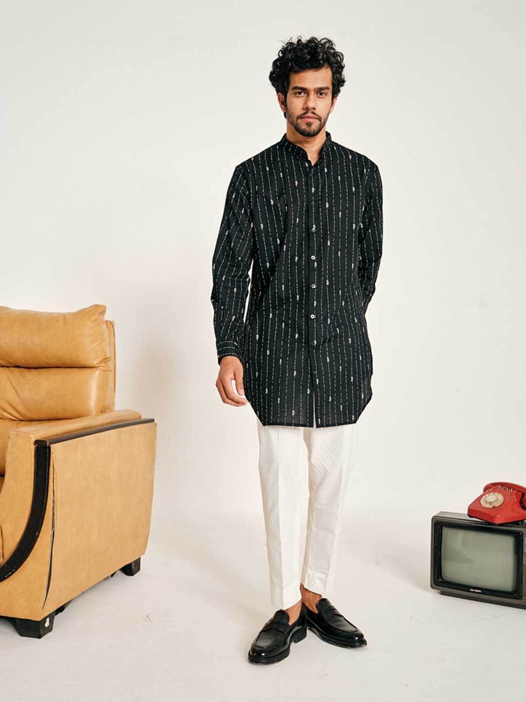 Project Bandi Self Design Striped Band Collar Pure Cotton Kurta With Trousers, Black
Project Bandi Self Design Striped Band Collar Pure Cotton Kurta With Trousers, Black