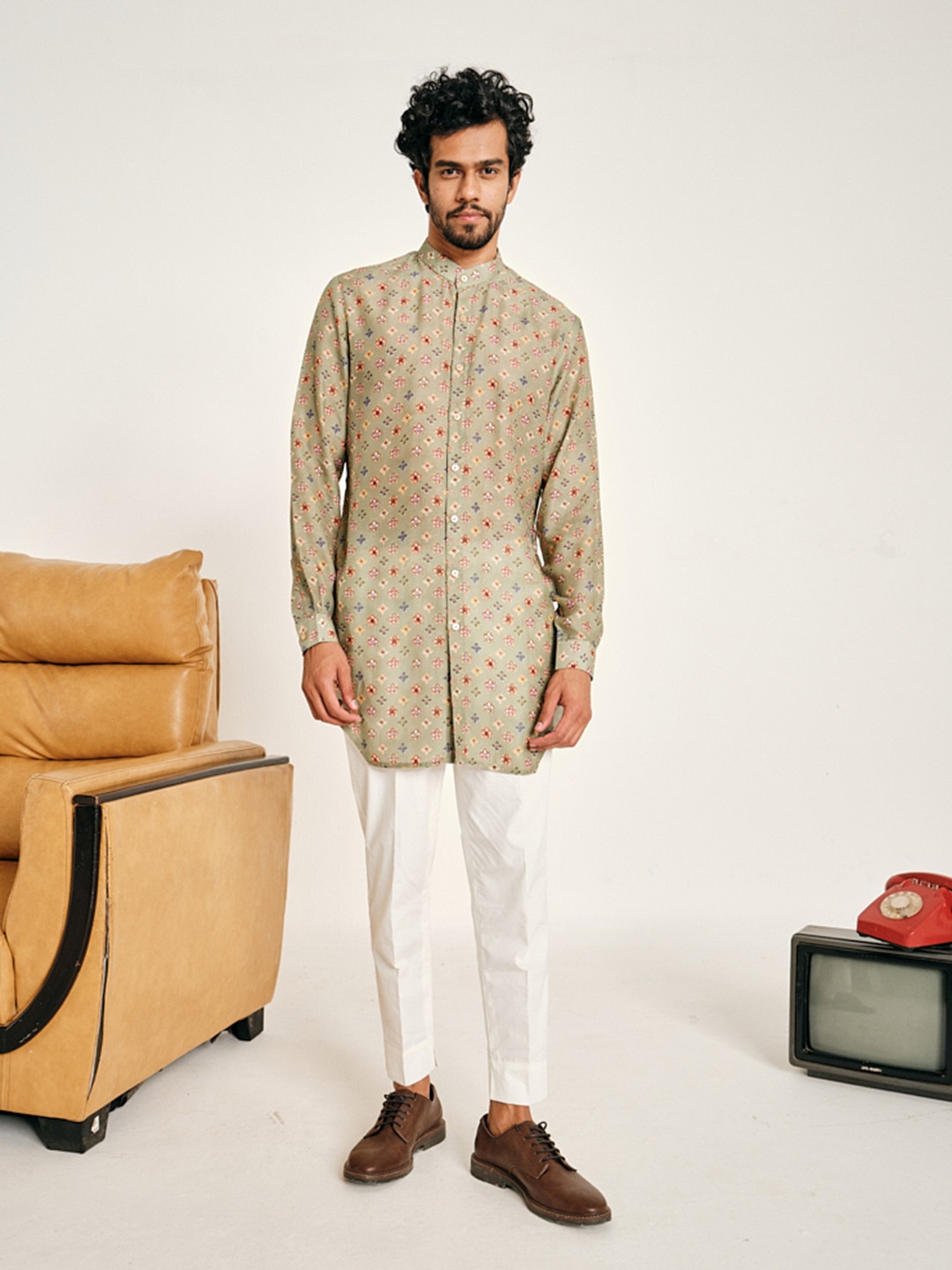Project Bandi Floral Printed Band Collar Cotton Straight Kurta with Trousers, Green
Project Bandi Floral Printed Band Collar Cotton Straight Kurta with Trousers, Green