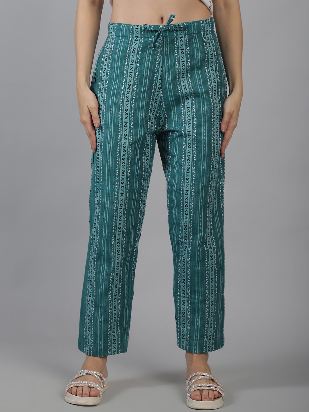 Enchanted Drapes Women Geometric Striped Mid-Rise Cotton Culottes Trouser, Turquoise blue
Enchanted Drapes Women Geometric Striped Mid-Rise Cotton Culottes Trouser, Turquoise blue