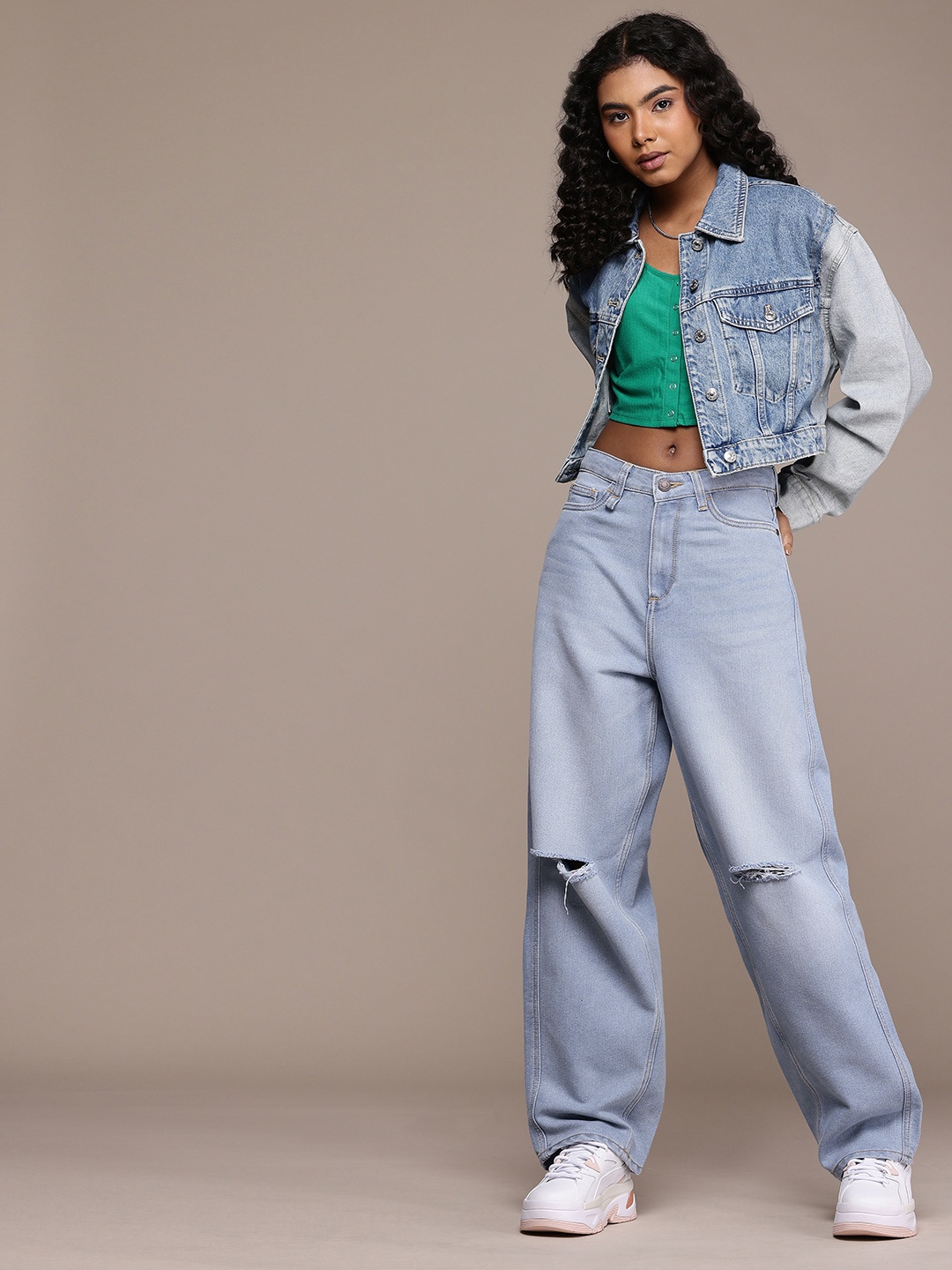 The Roadster Life Co. Women High-Rise Skater Fit Slash Knee Light Fade Jeans, Blue
The Roadster Life Co. Women High-Rise Skater Fit Slash Knee Light Fade Jeans, Blue