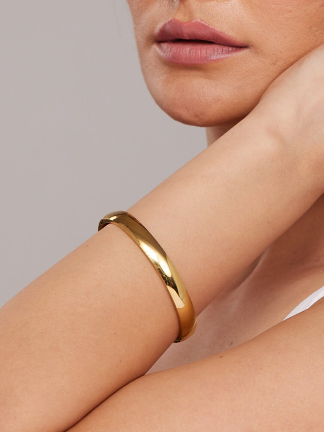 PALMONAS Gold-Plated Stainless Steel Bangle-Style Bracelet 
PALMONAS Gold-Plated Stainless Steel Bangle-Style Bracelet