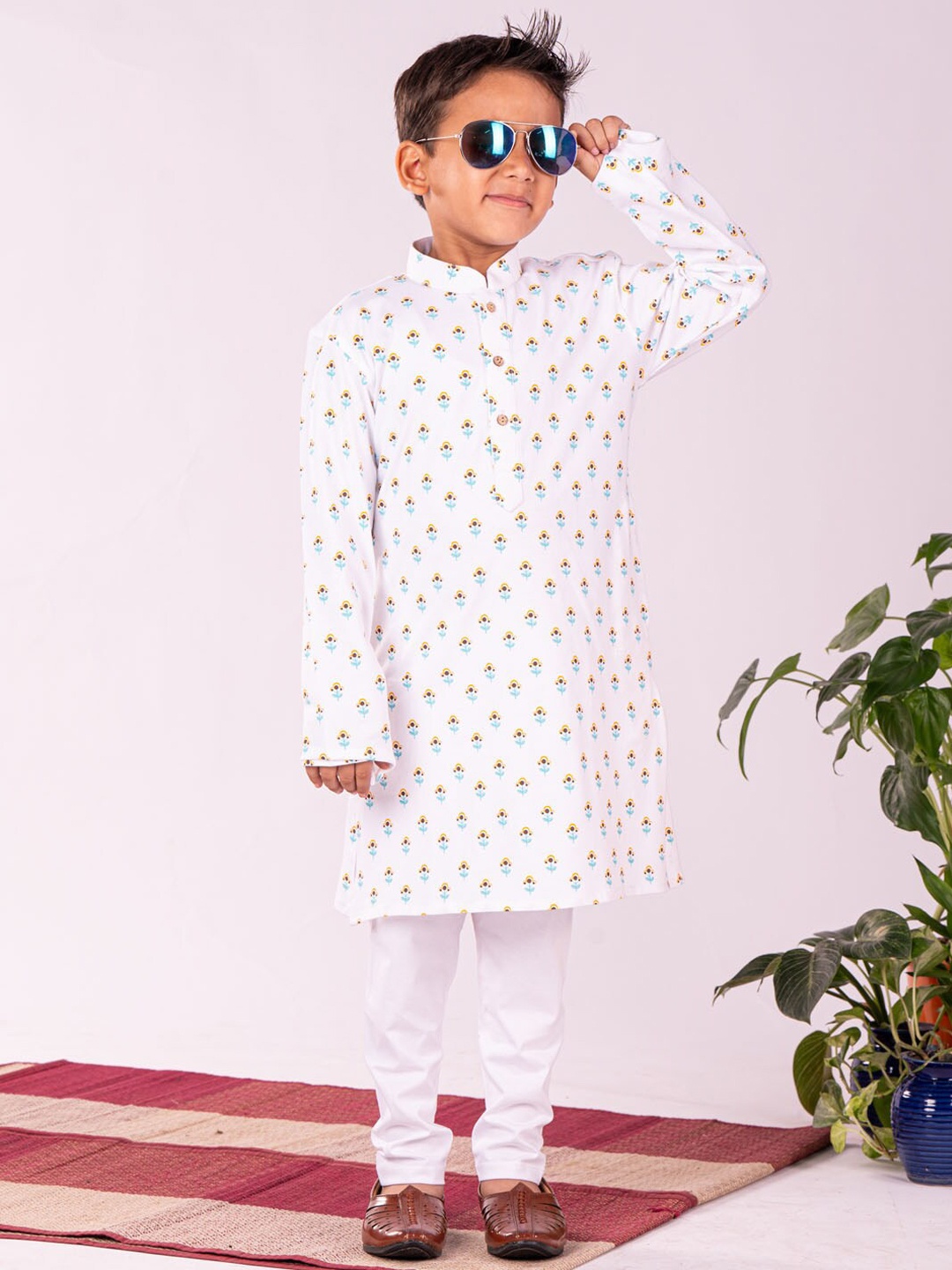 VASTRAMAY Boys Ethnic Motifs Printed Regular Pure Cotton Straight Kurta with Pyjamas, White
VASTRAMAY Boys Ethnic Motifs Printed Regular Pure Cotton Straight Kurta with Pyjamas, White