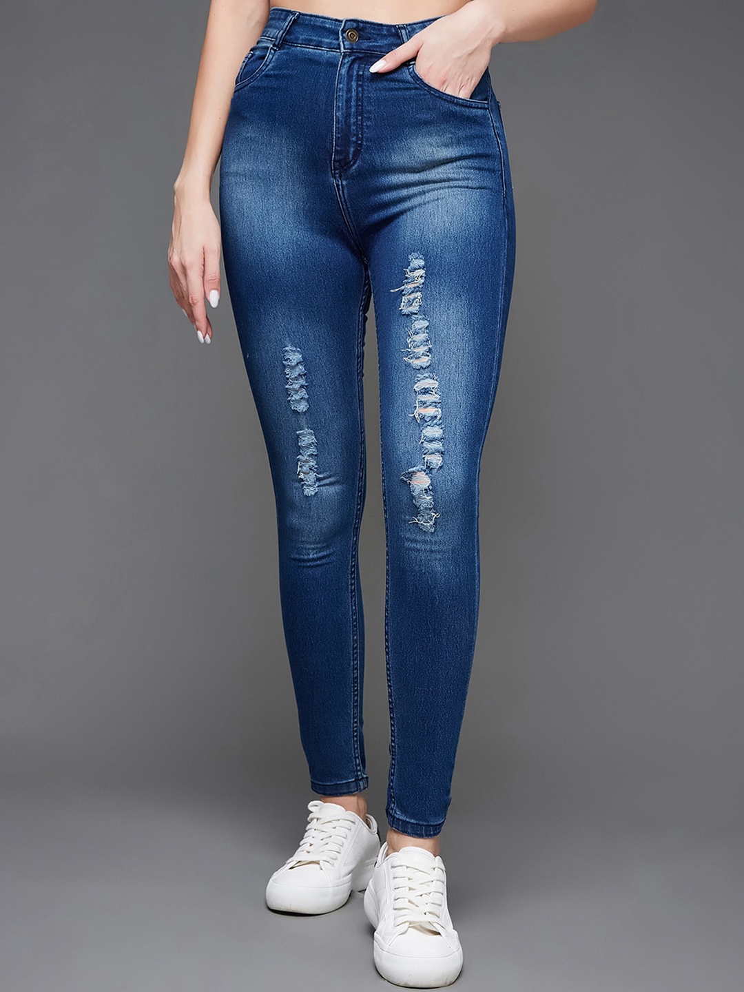 DOLCE CRUDO Women Blue Skinny Fit High-Rise Mildly Distressed Light Fade Stretchable Jeans
DOLCE CRUDO Women Blue Skinny Fit High-Rise Mildly Distressed Light Fade Stretchable Jeans