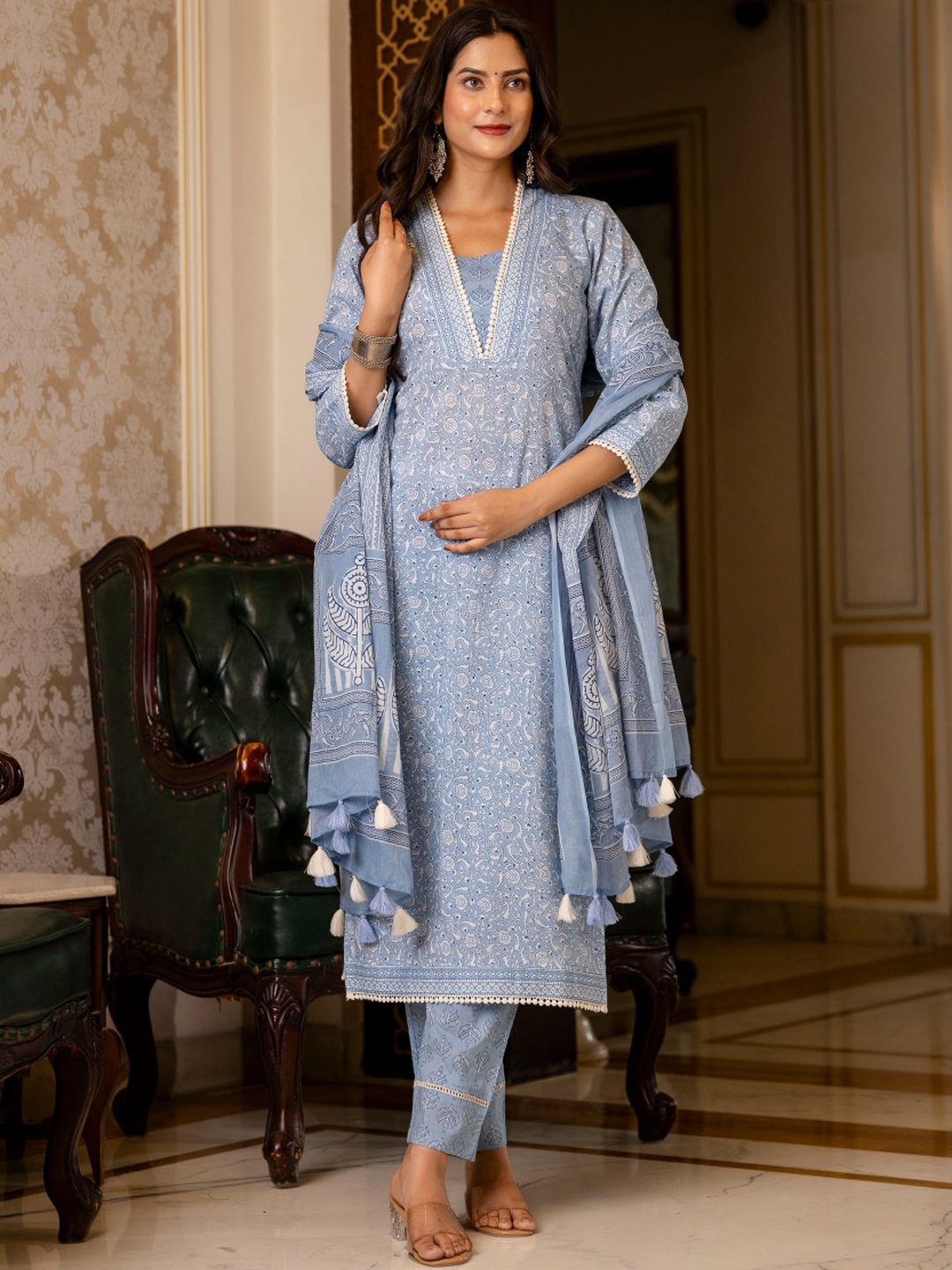 Rangeelo Floral Printed Regular Pure Cotton Kurta with Palazzos & With Dupatta, Blue
Rangeelo Floral Printed Regular Pure Cotton Kurta with Palazzos & With Dupatta, Blue