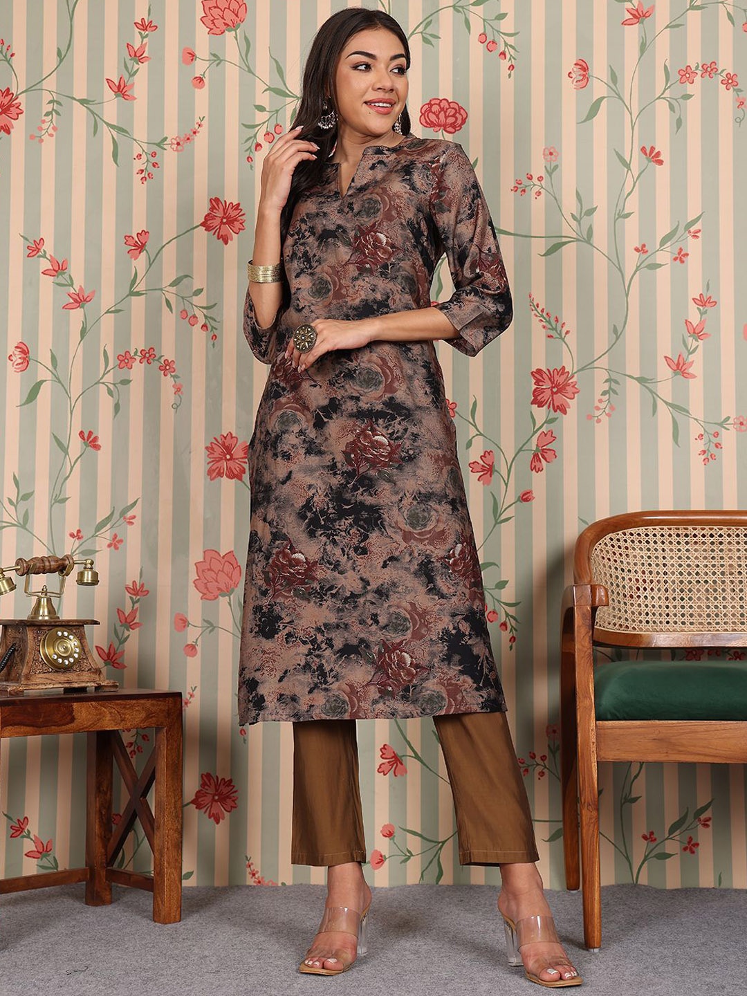 Ode by House of Pataudi Mandarin Collar Floral Printed Regular Chanderi Silk Kurta Set, Brown
Ode by House of Pataudi Mandarin Collar Floral Printed Regular Chanderi Silk Kurta Set, Brown