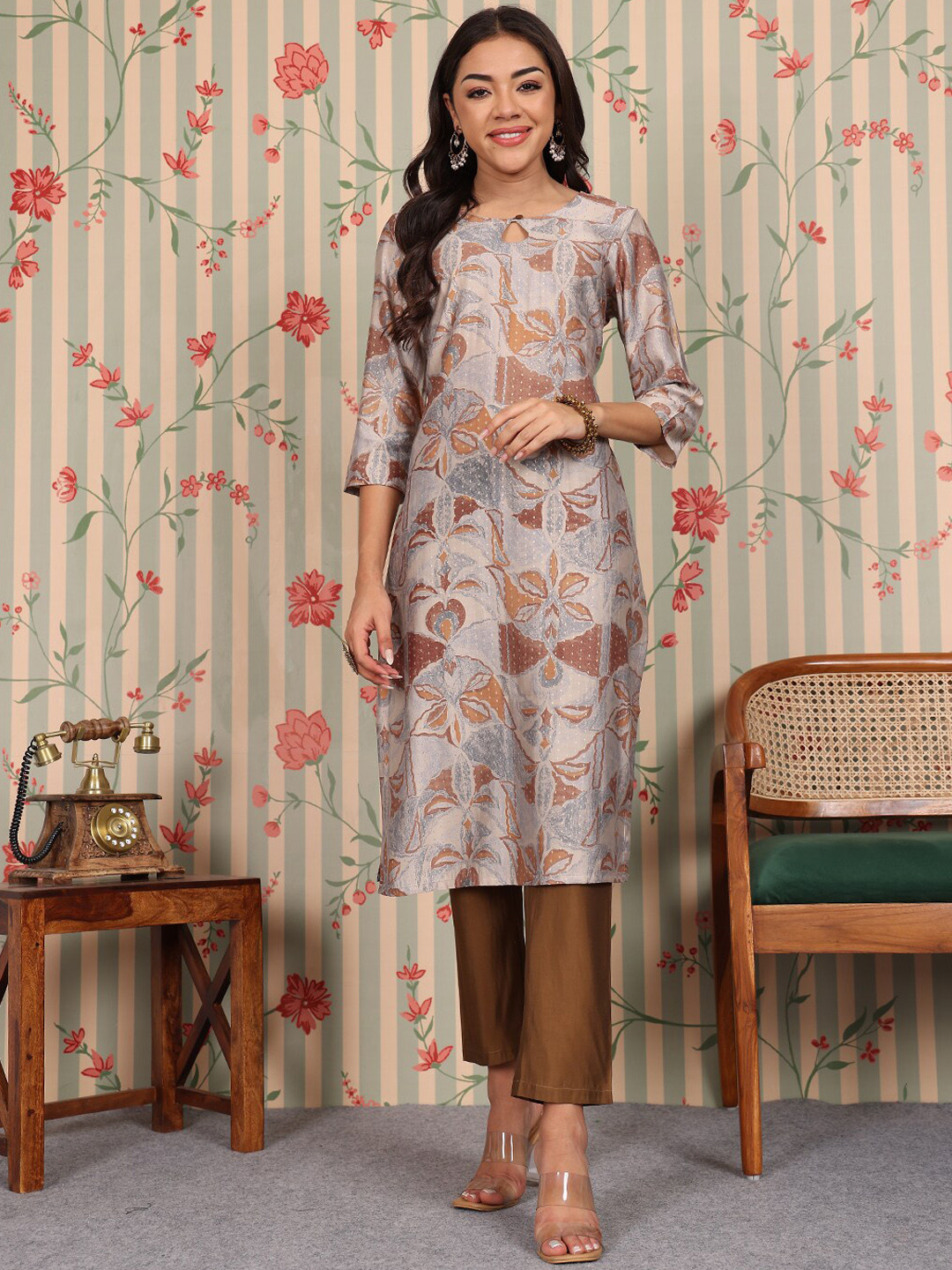 Ode by House of Pataudi Keyhole Neck Floral Printed Regular Chanderi Silk Kurta Set, Brown
Ode by House of Pataudi Keyhole Neck Floral Printed Regular Chanderi Silk Kurta Set, Brown