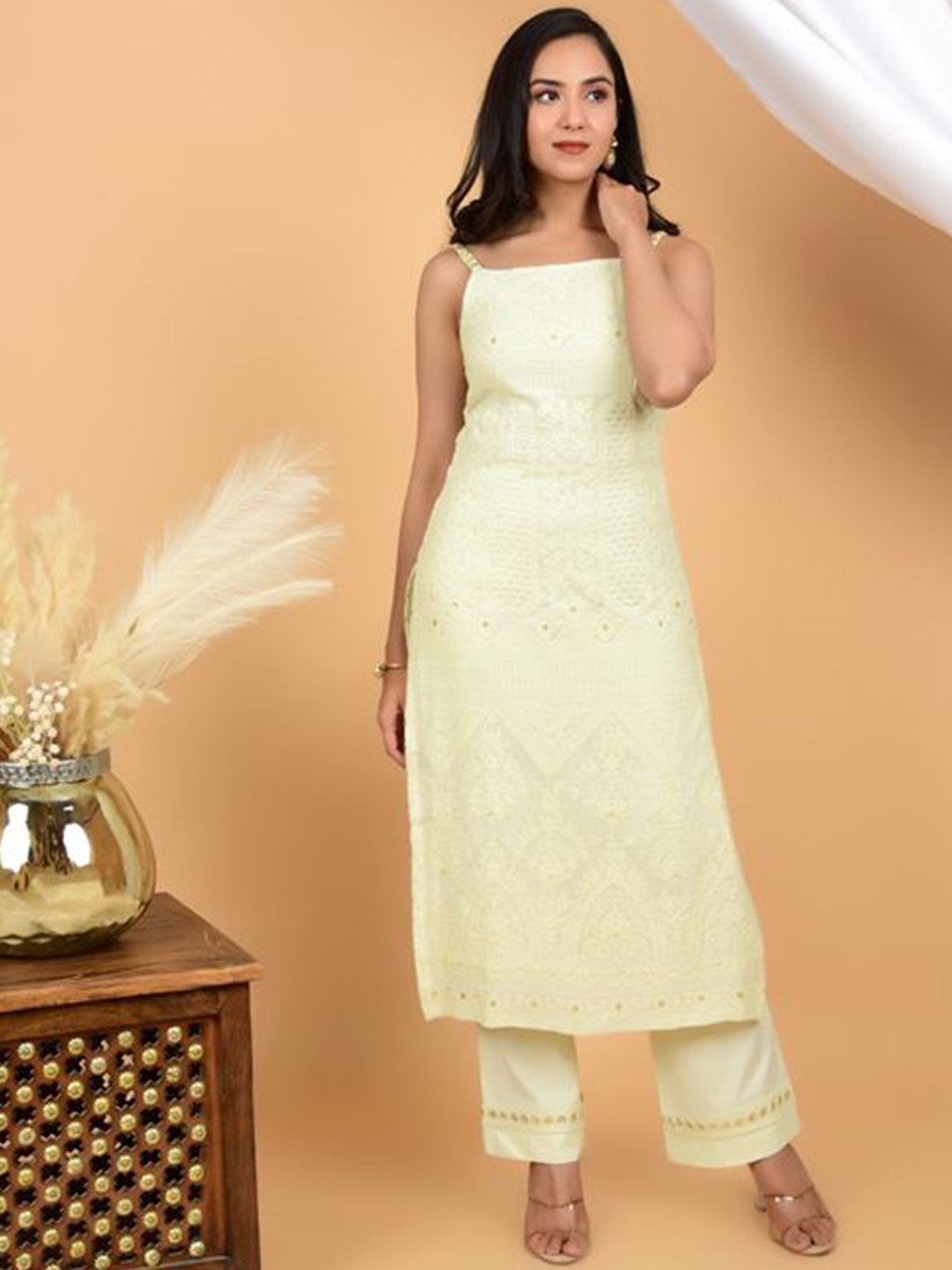 HANDME Floral Embroidered Shoulder Straps Chikankari Straight Kurta with Palazzos, Green
HANDME Floral Embroidered Shoulder Straps Chikankari Straight Kurta with Palazzos, Green