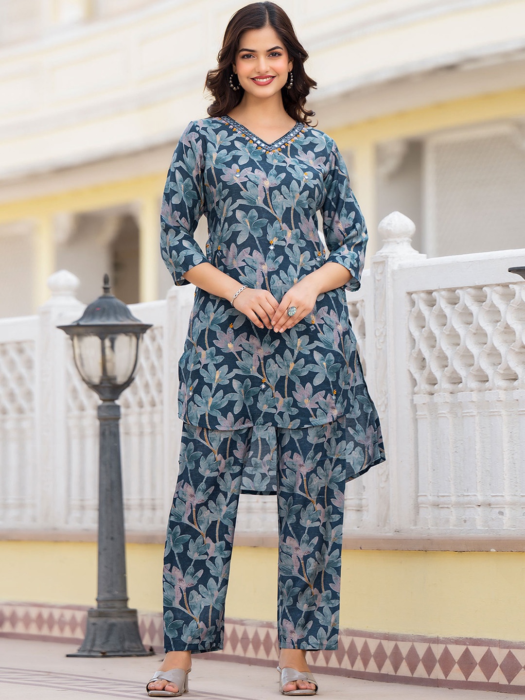 Peachmode V Neck Floral Printed Regular Mirror Work Chanderi Silk Top with Trousers, Blue
Peachmode V Neck Floral Printed Regular Mirror Work Chanderi Silk Top with Trousers, Blue