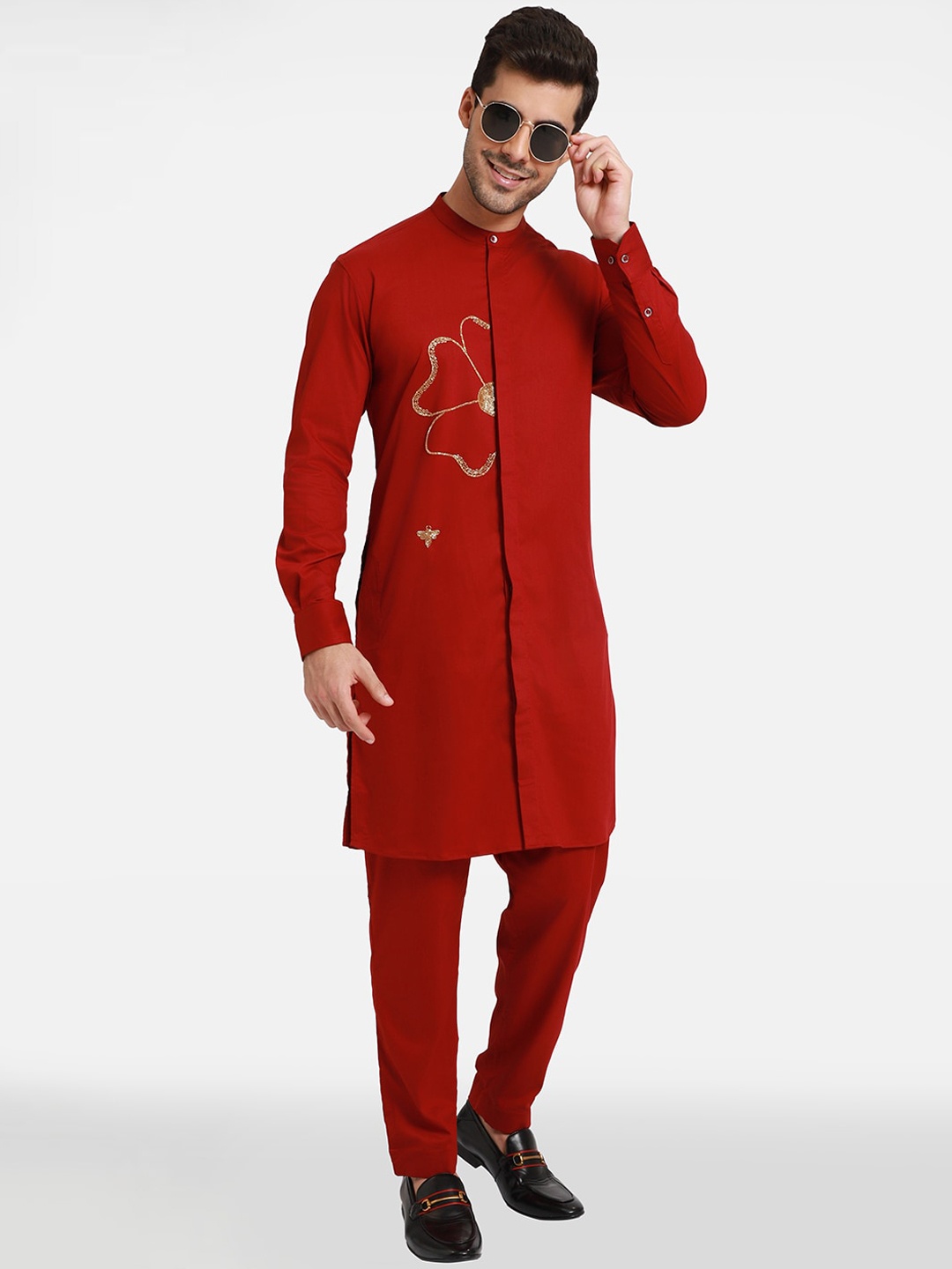 Komal Kothari Floral Embroidered Regular Pure Cotton Straight Kurta With Pyjama, Red
Komal Kothari Floral Embroidered Regular Pure Cotton Straight Kurta With Pyjama, Red