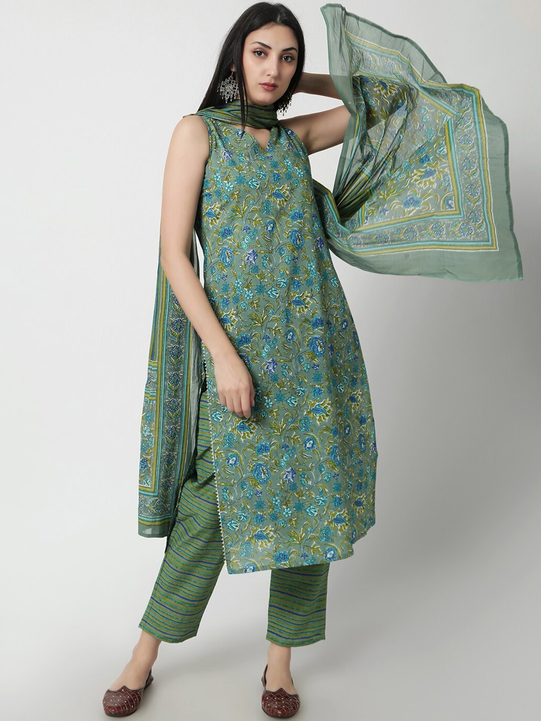 JANAKDULARI CREATION Floral Printed Sleeveless Cotton Straight Kurta & Trousers & Dupatta, Green
JANAKDULARI CREATION Floral Printed Sleeveless Cotton Straight Kurta & Trousers & Dupatta, Green
